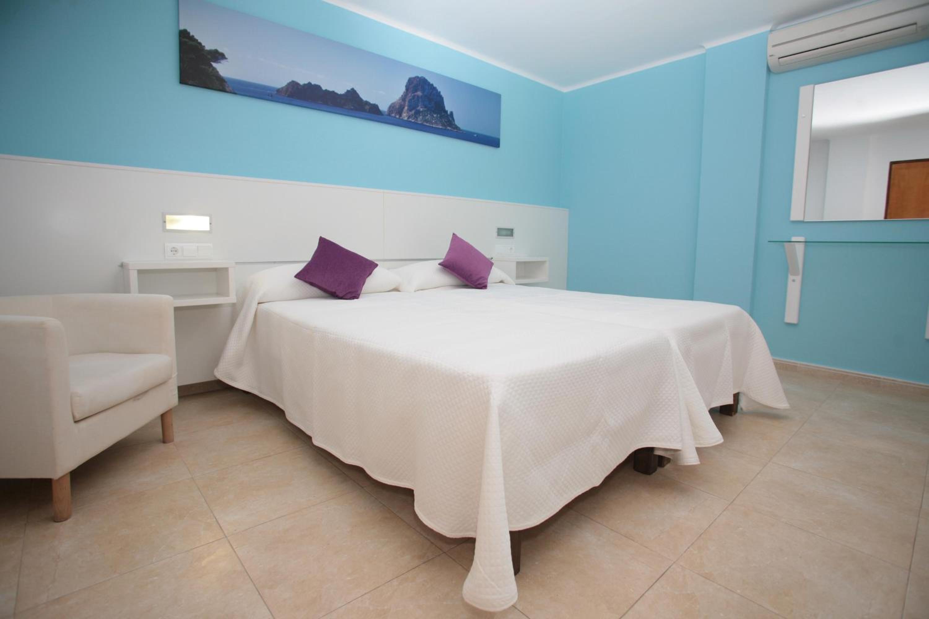 Double or Twin Room - Photo 1