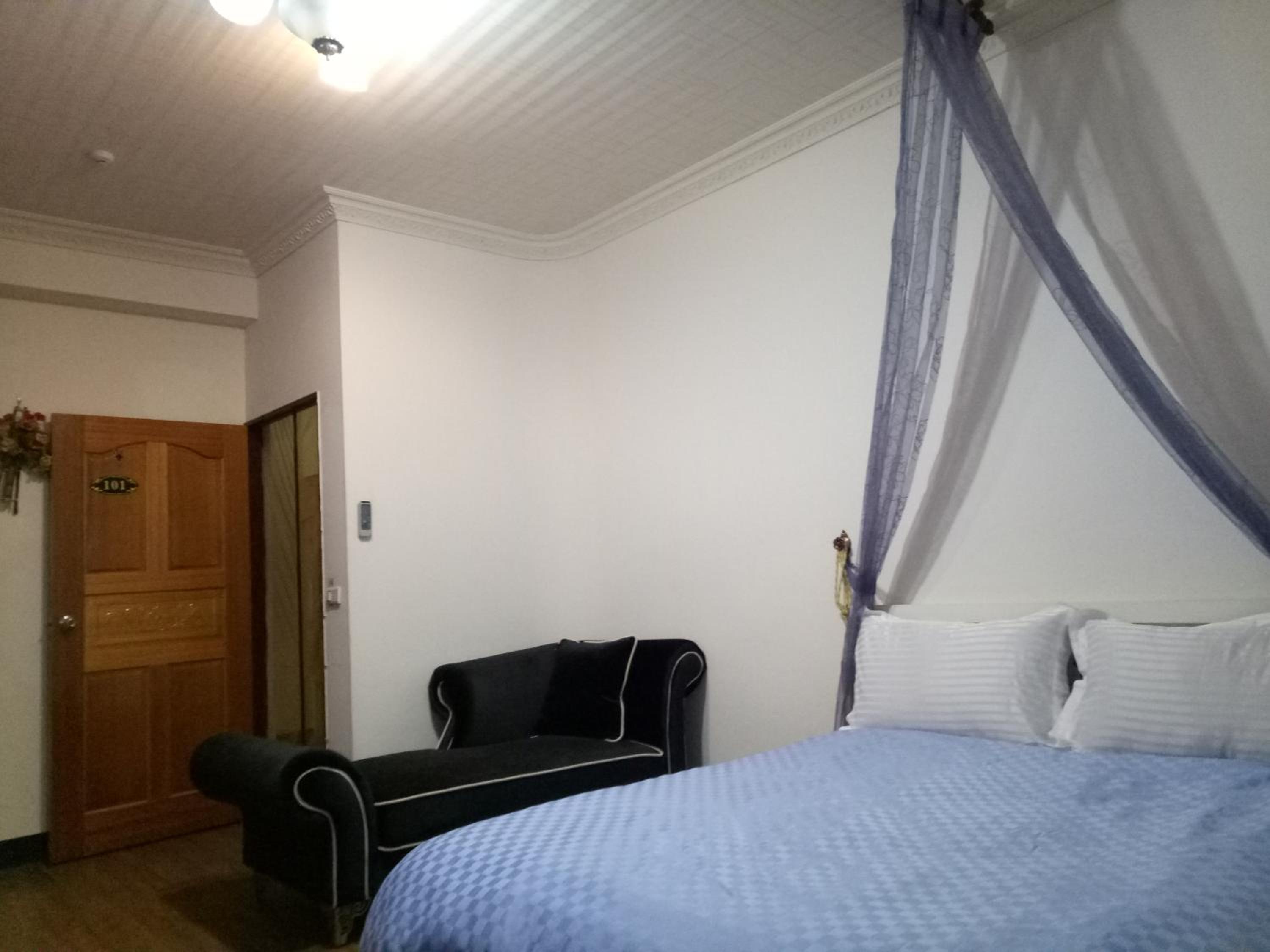 Small Double Room photo 1