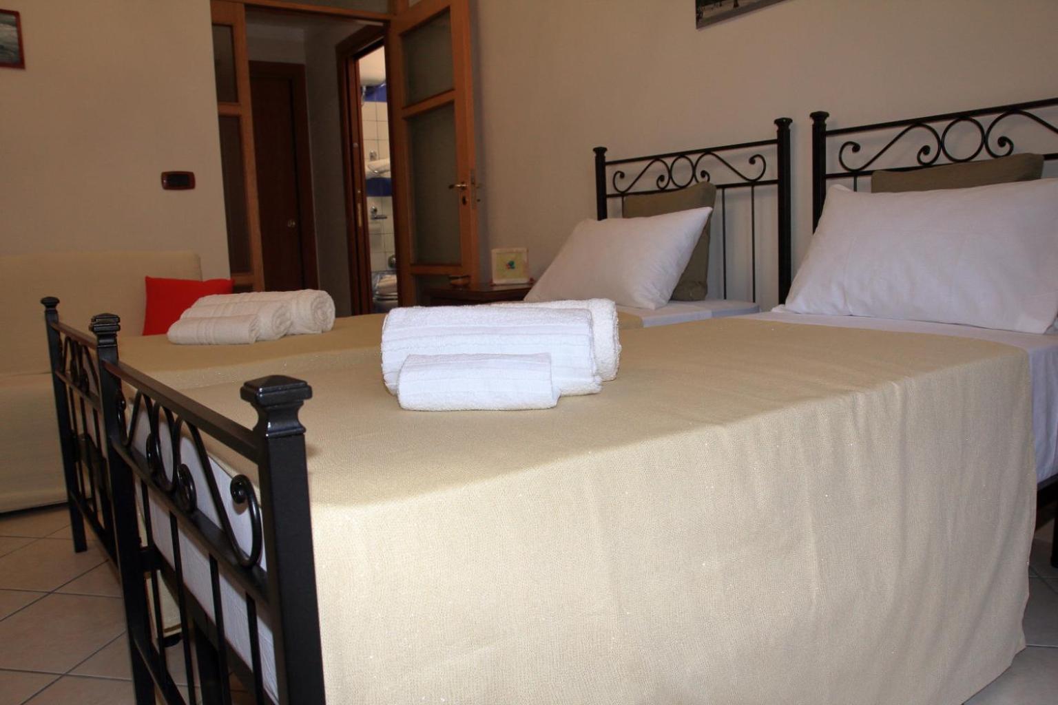 Twin Room with Private Bathroom