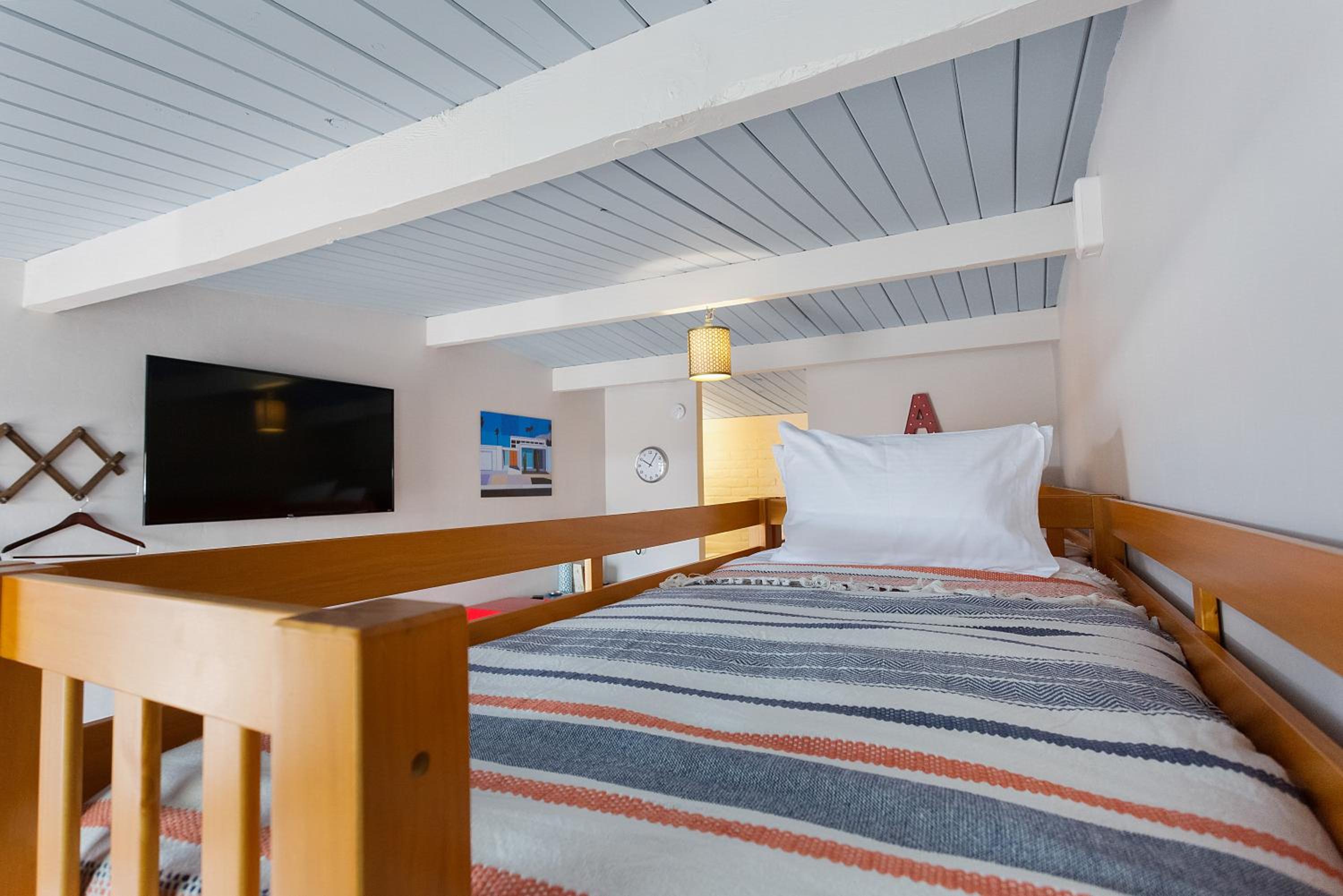 Classic Quadruple Room - Photo 6
