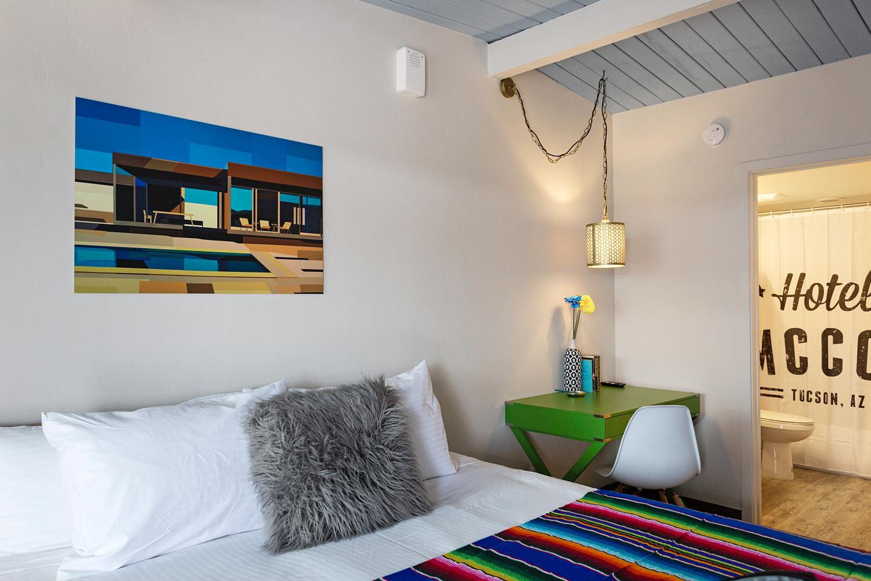 Deluxe King Room - Photo 4