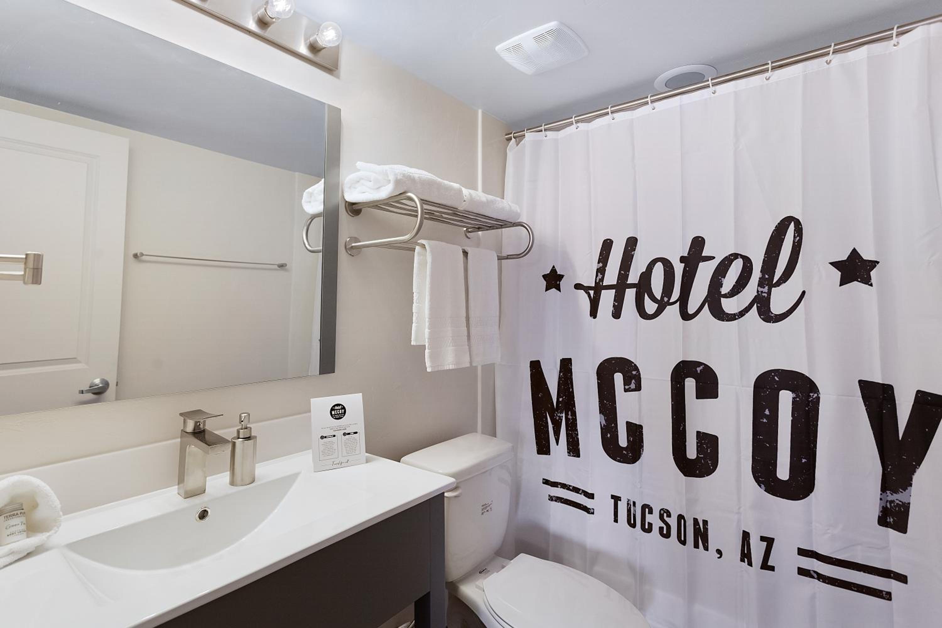 Deluxe King Room - Photo 3
