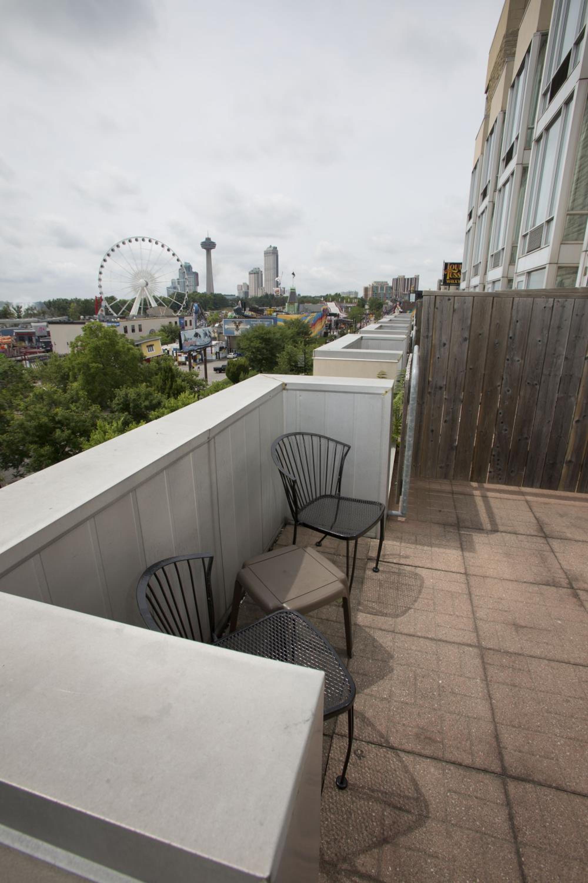 Two Queen Balcony with Fireworks view - Photo 4