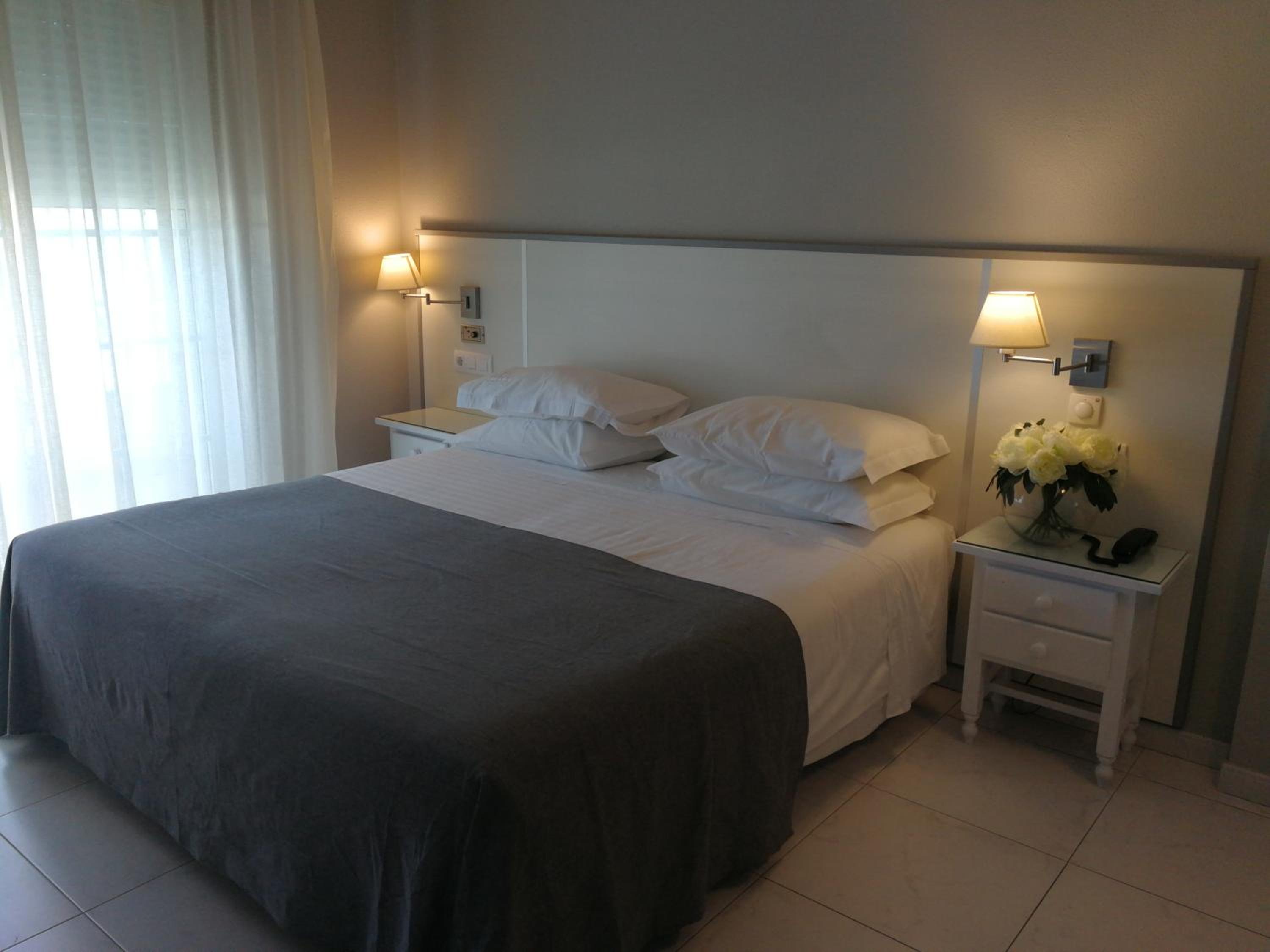 Double or Twin Room with Sea View photo 2