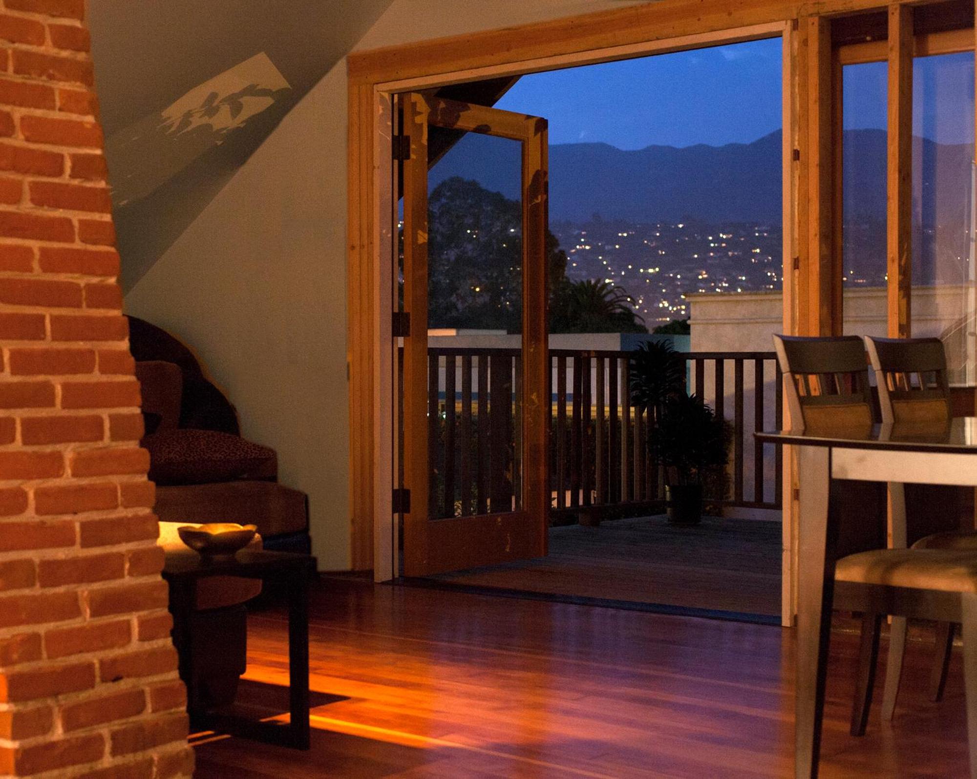 Apartment with Mountain View photo 1