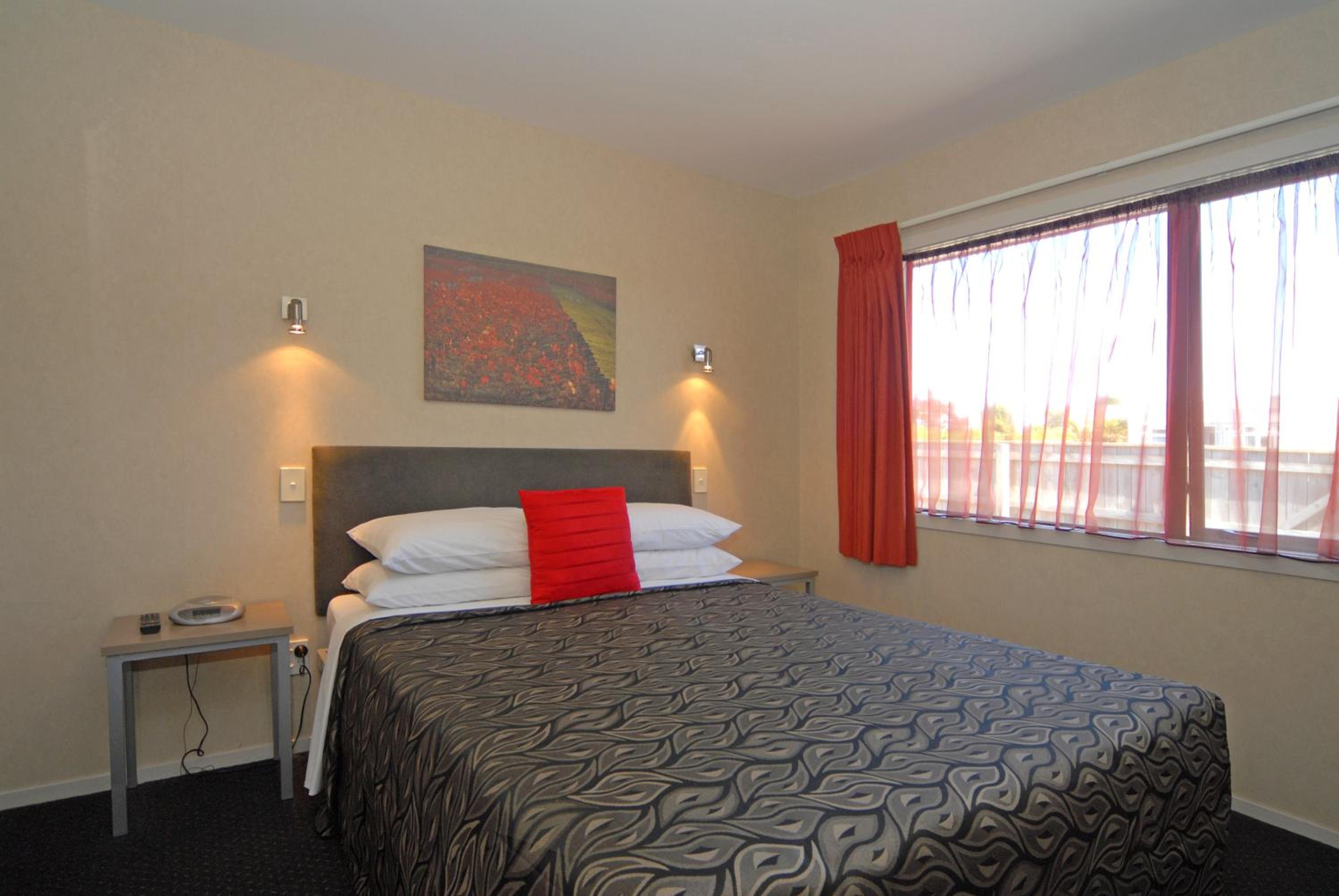 One-Bedroom Apartment - Photo 1