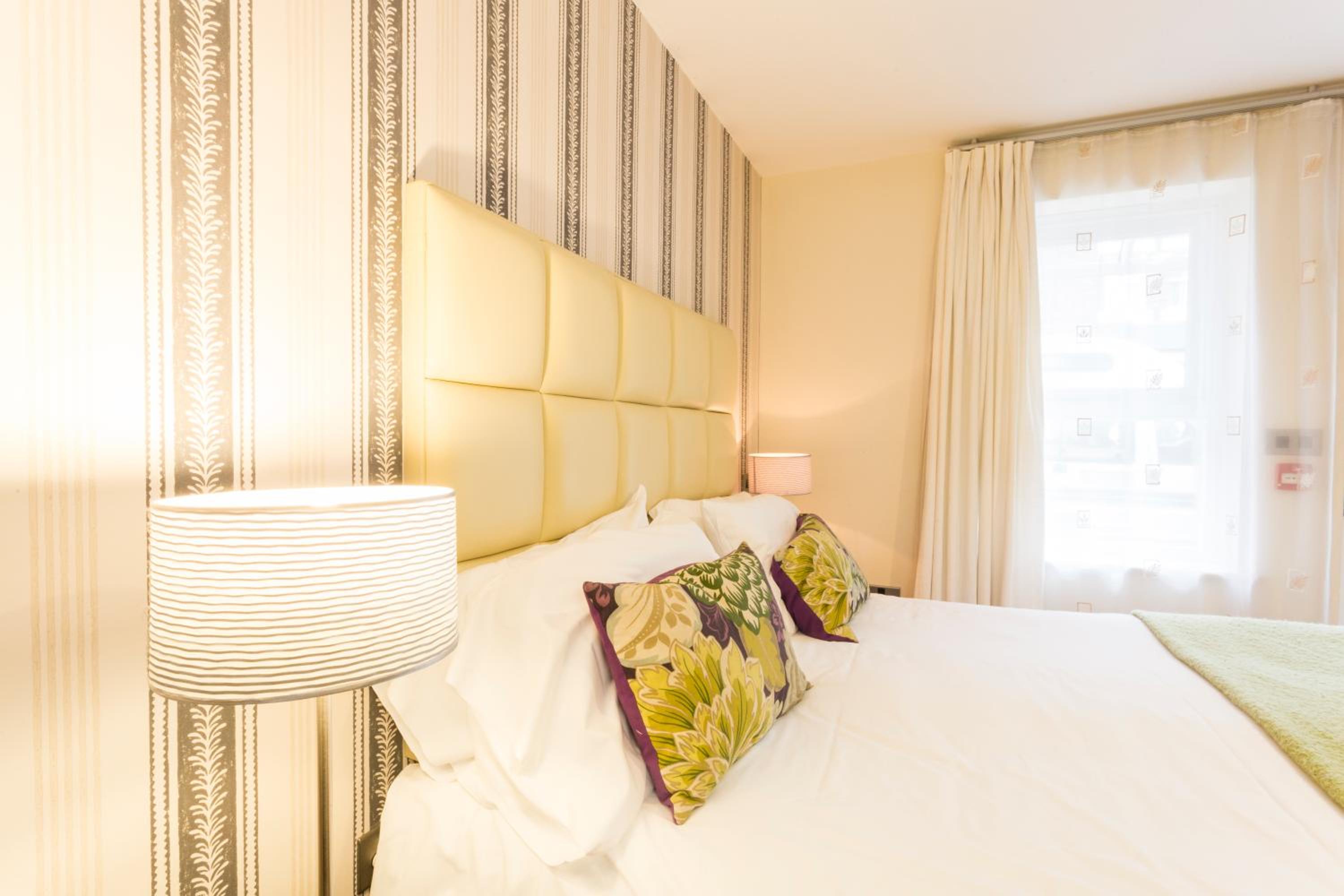 Standard King Room photo 1