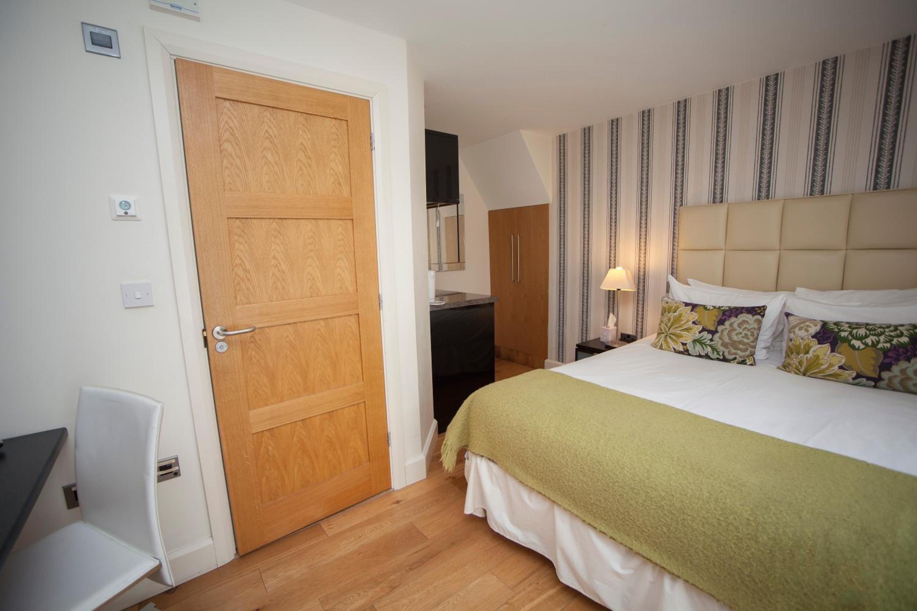 Standard King Room photo 3