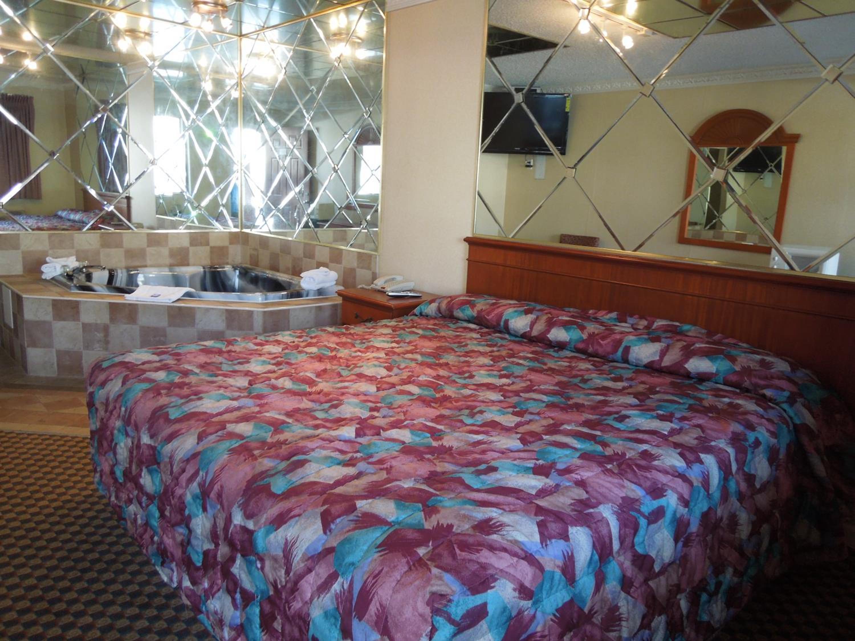 King Room with Hot Tub - Photo 1