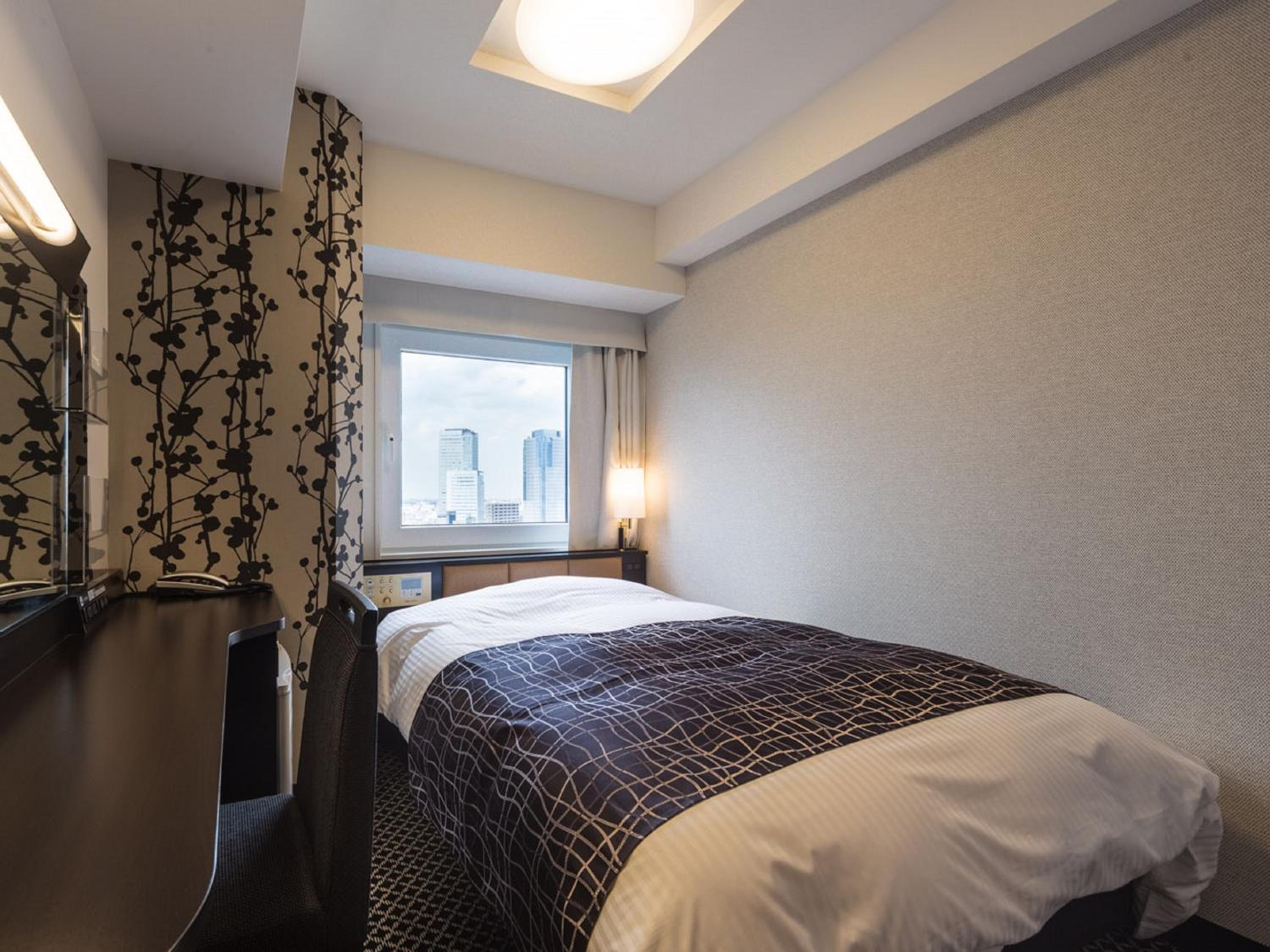 Single Room with City View - Upper Floor - Non-Smoking