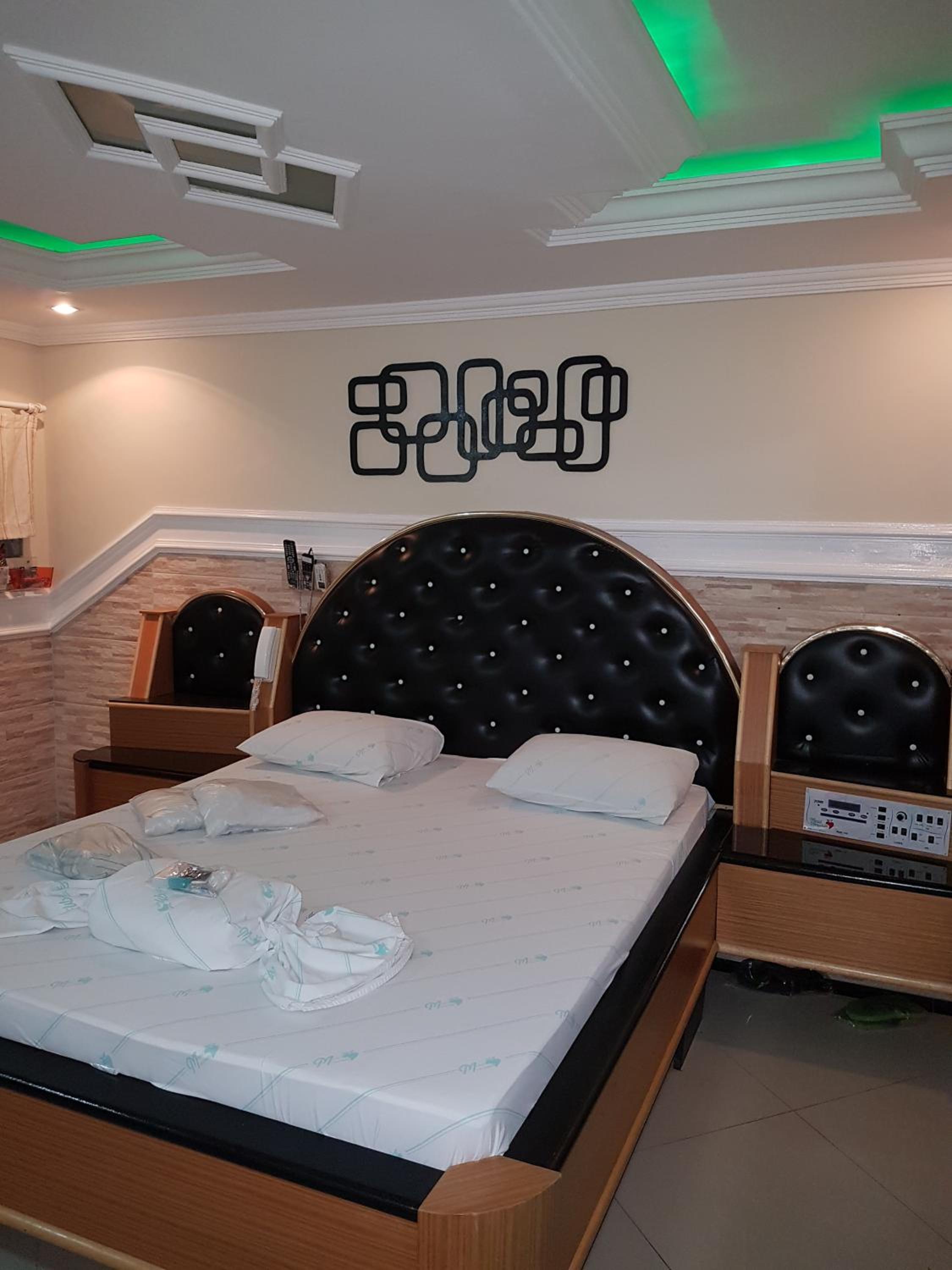 Deluxe Suite with Spa Bath