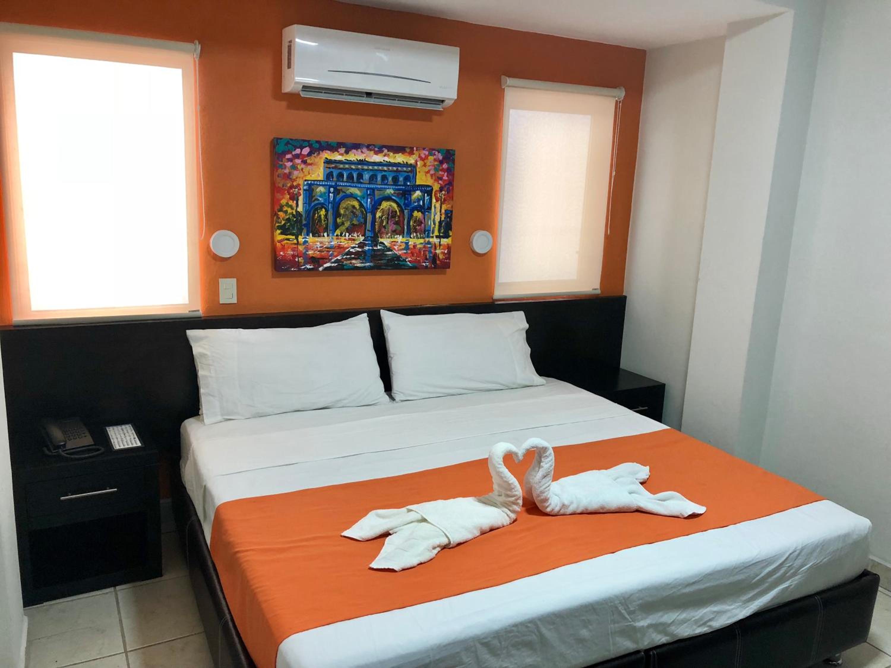 Deluxe King Room - Photo 5