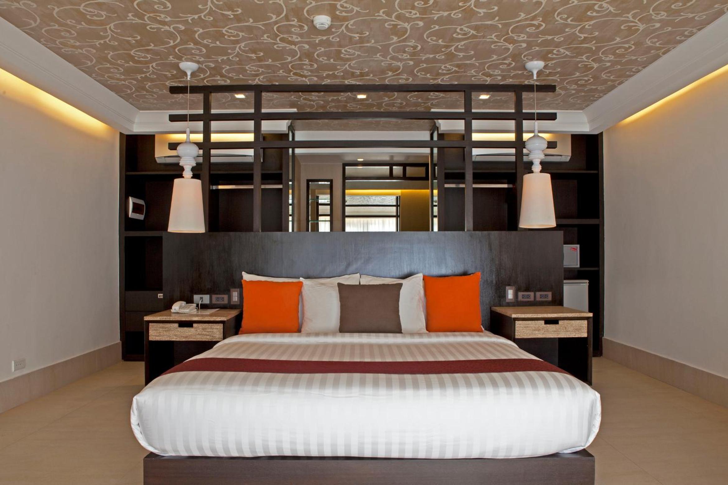 Premier King Room photo 2