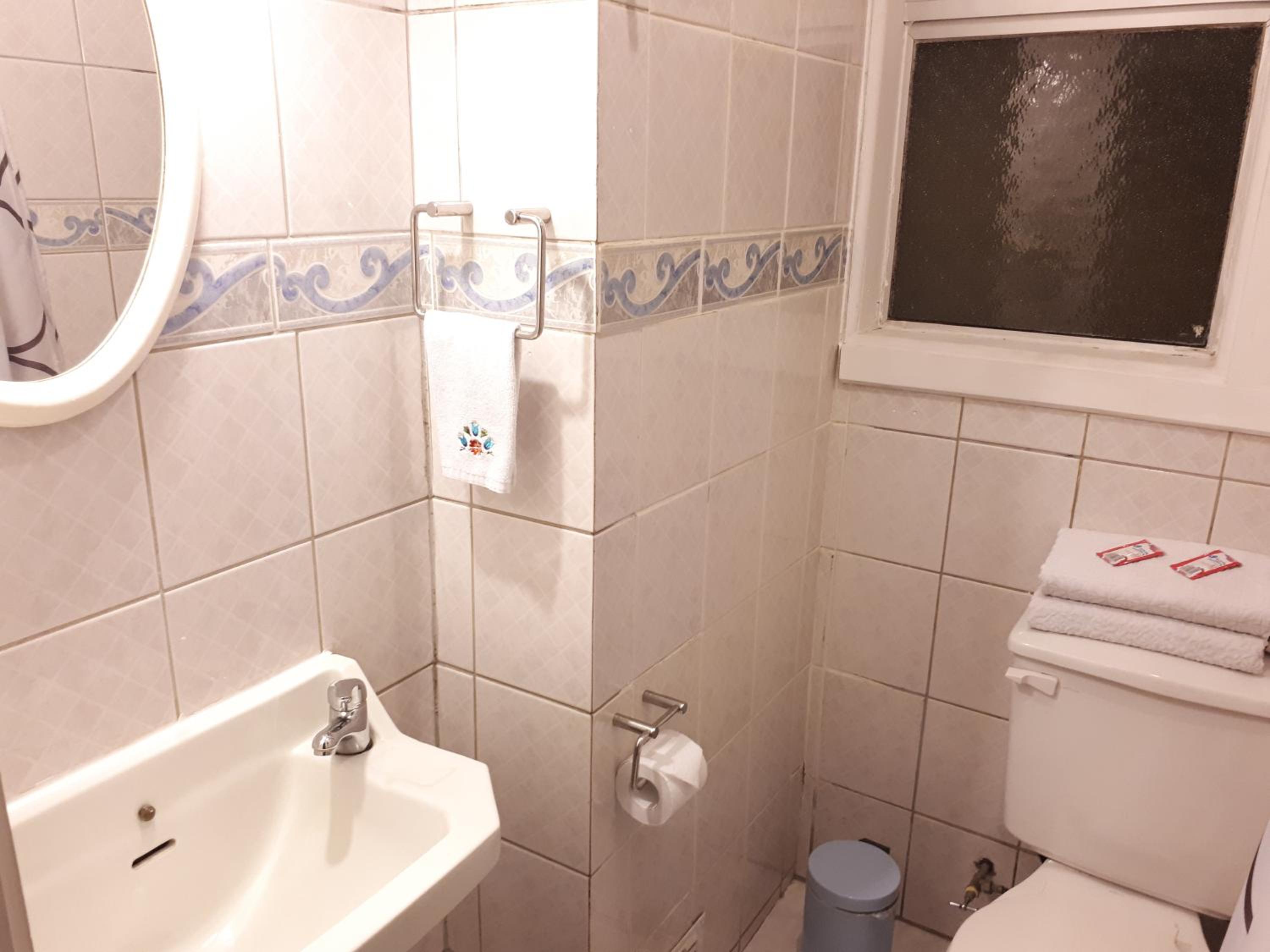 Twin Room with Private Bathroom photo 2