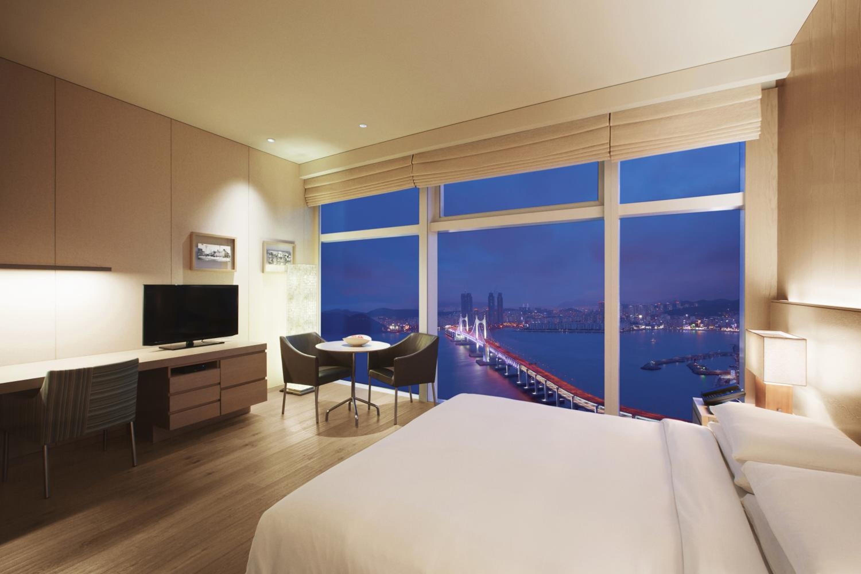 King Room with Ocean View - High floor photo 3
