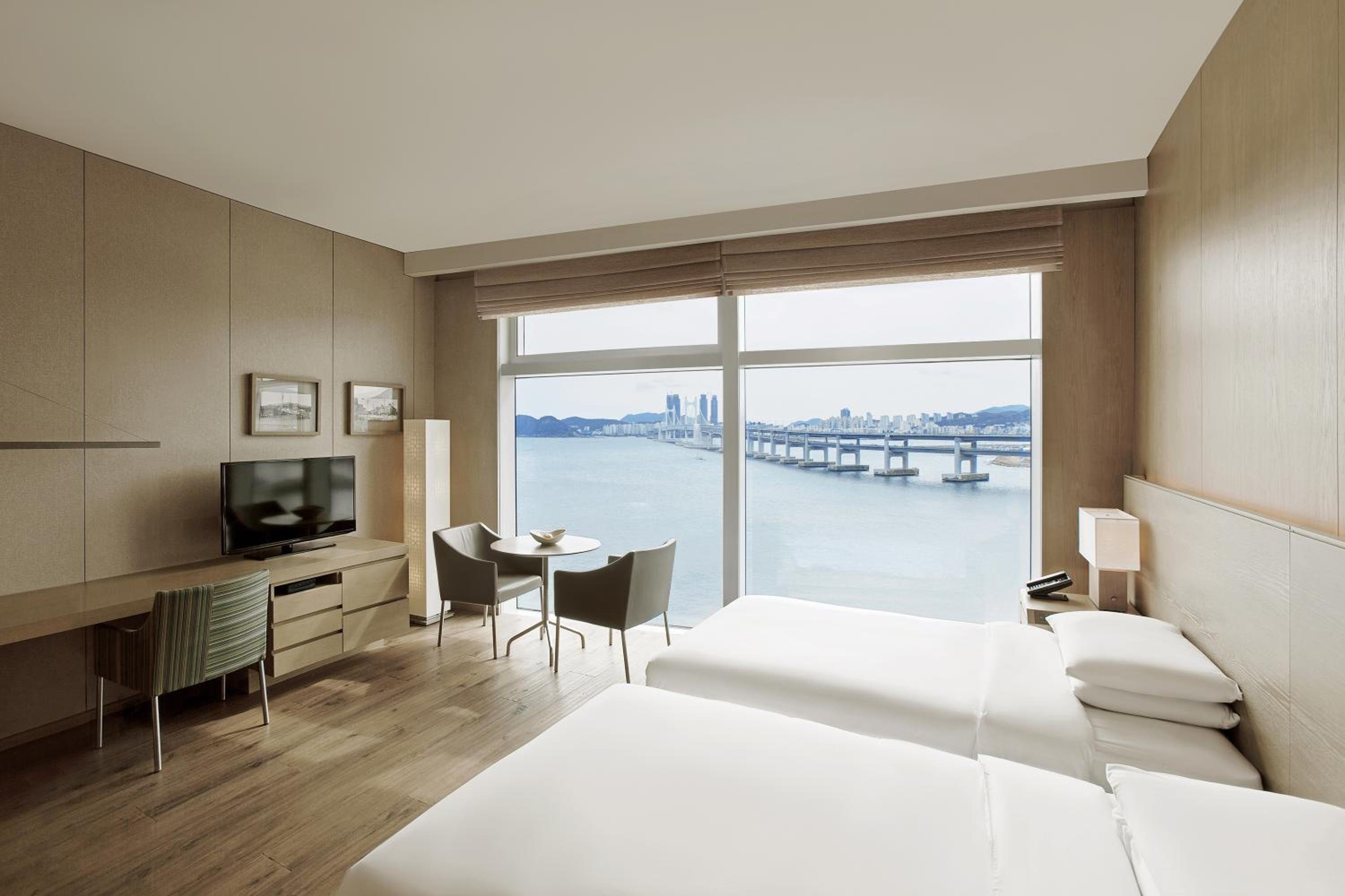 Twin Room with Ocean View photo 2