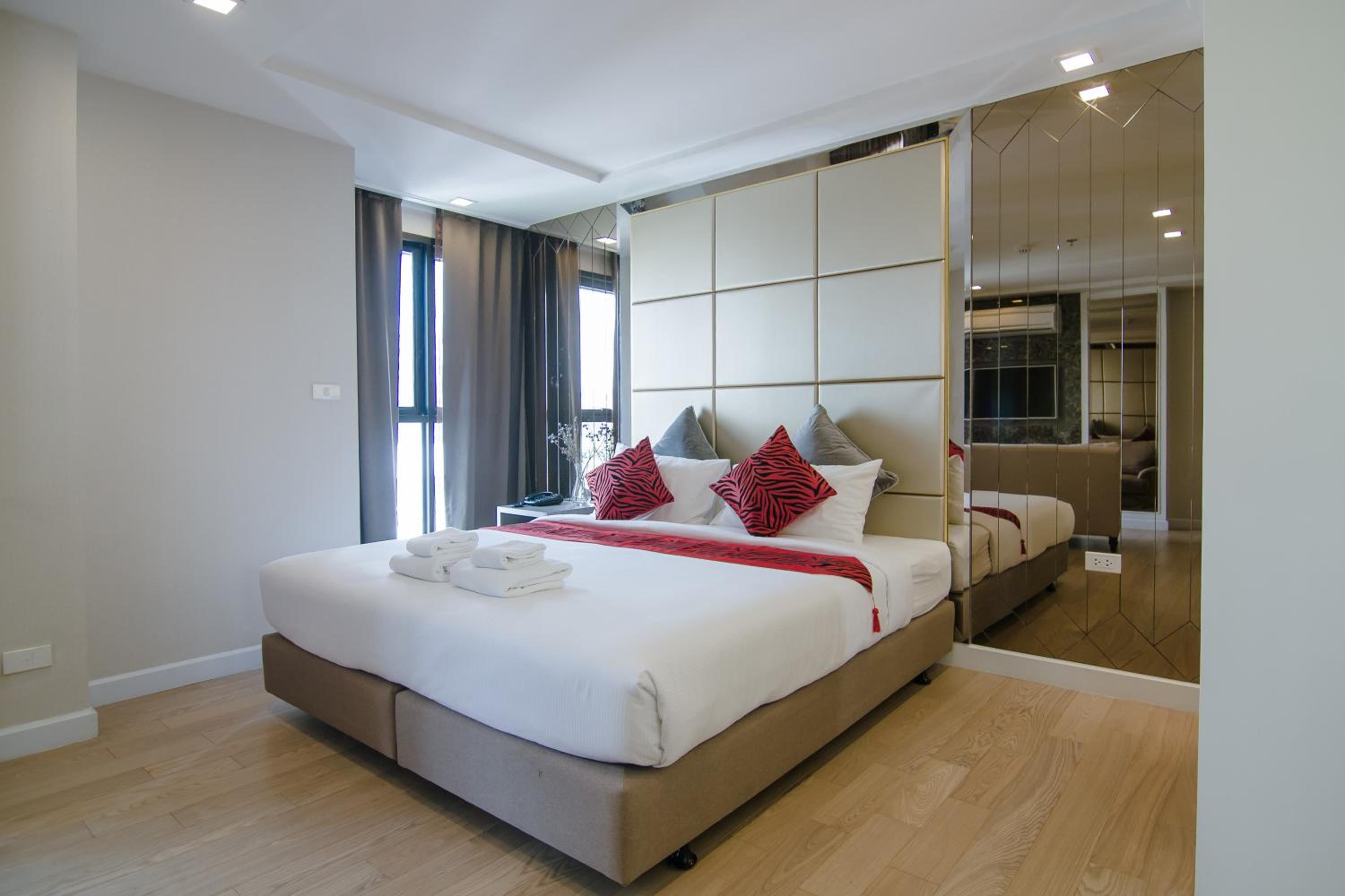 Executive Suite photo 2