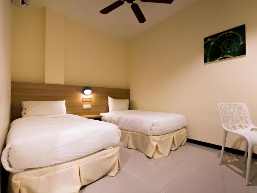 Twin Room - Photo 3
