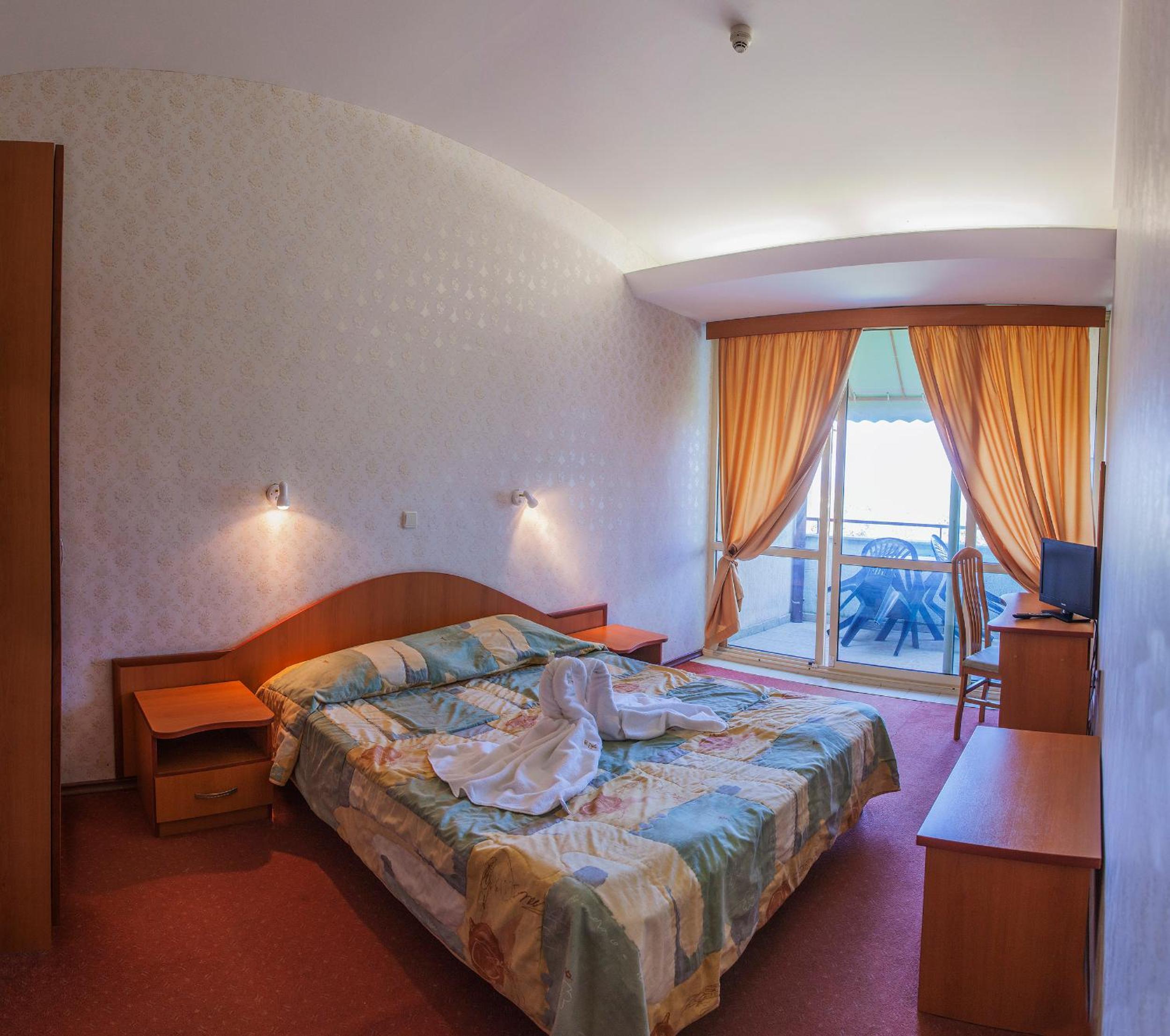 Deluxe Family Room (2 Adults + 2 Children) photo 1