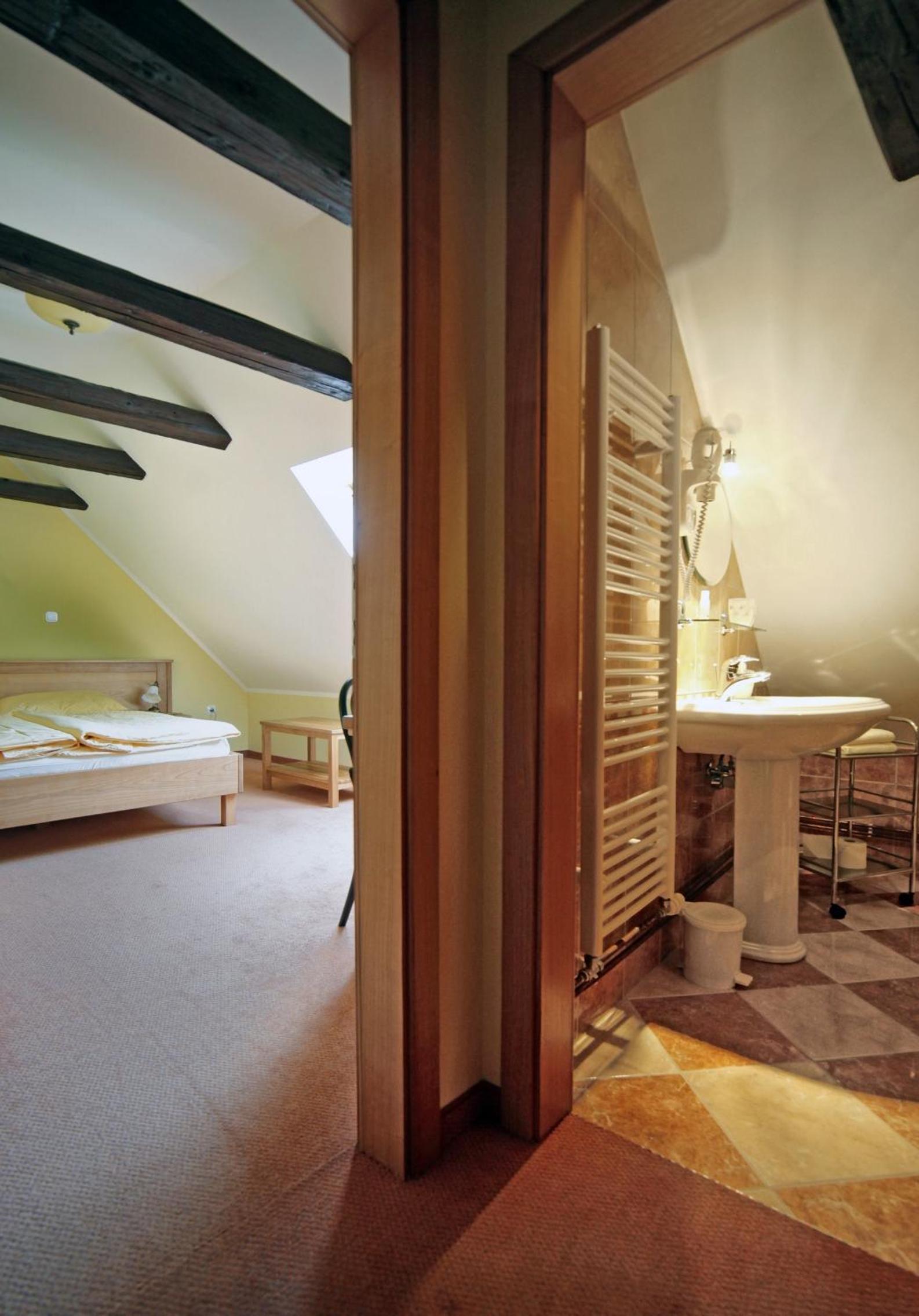 Double Room with Landmark View - Photo 3