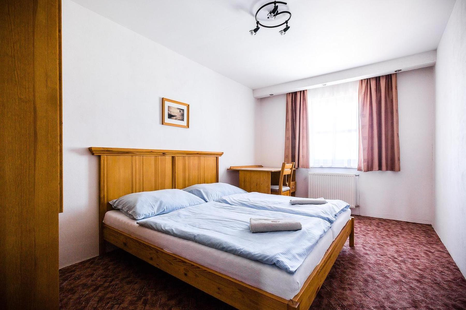 Double Room with Shared Bathroom photo 3