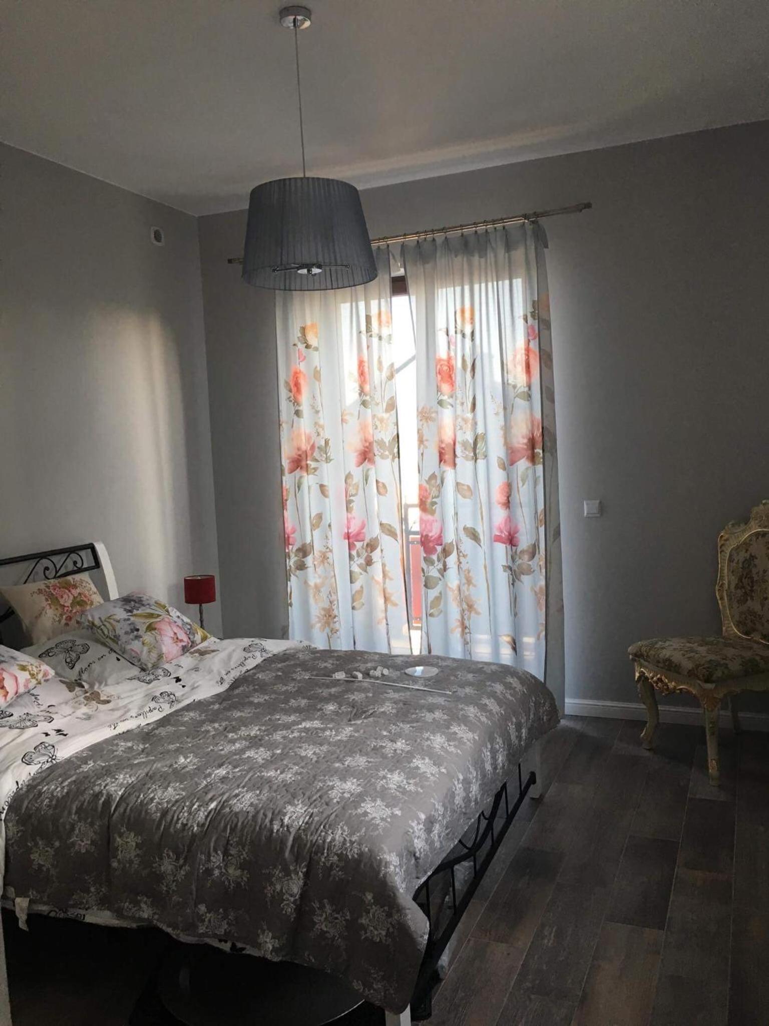 One-Bedroom Apartment - Photo 3