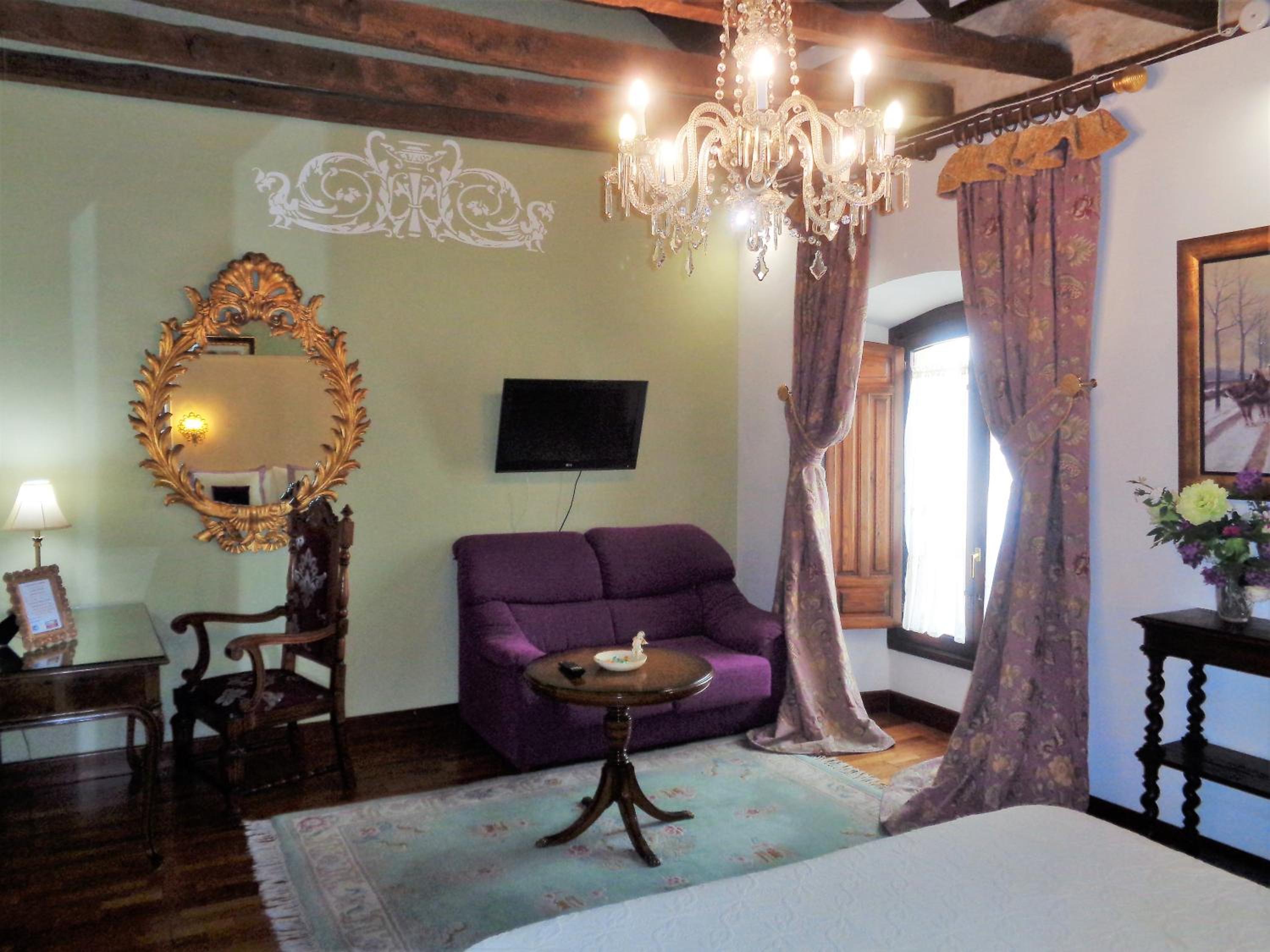 Deluxe Double or Twin Room - Photo 6