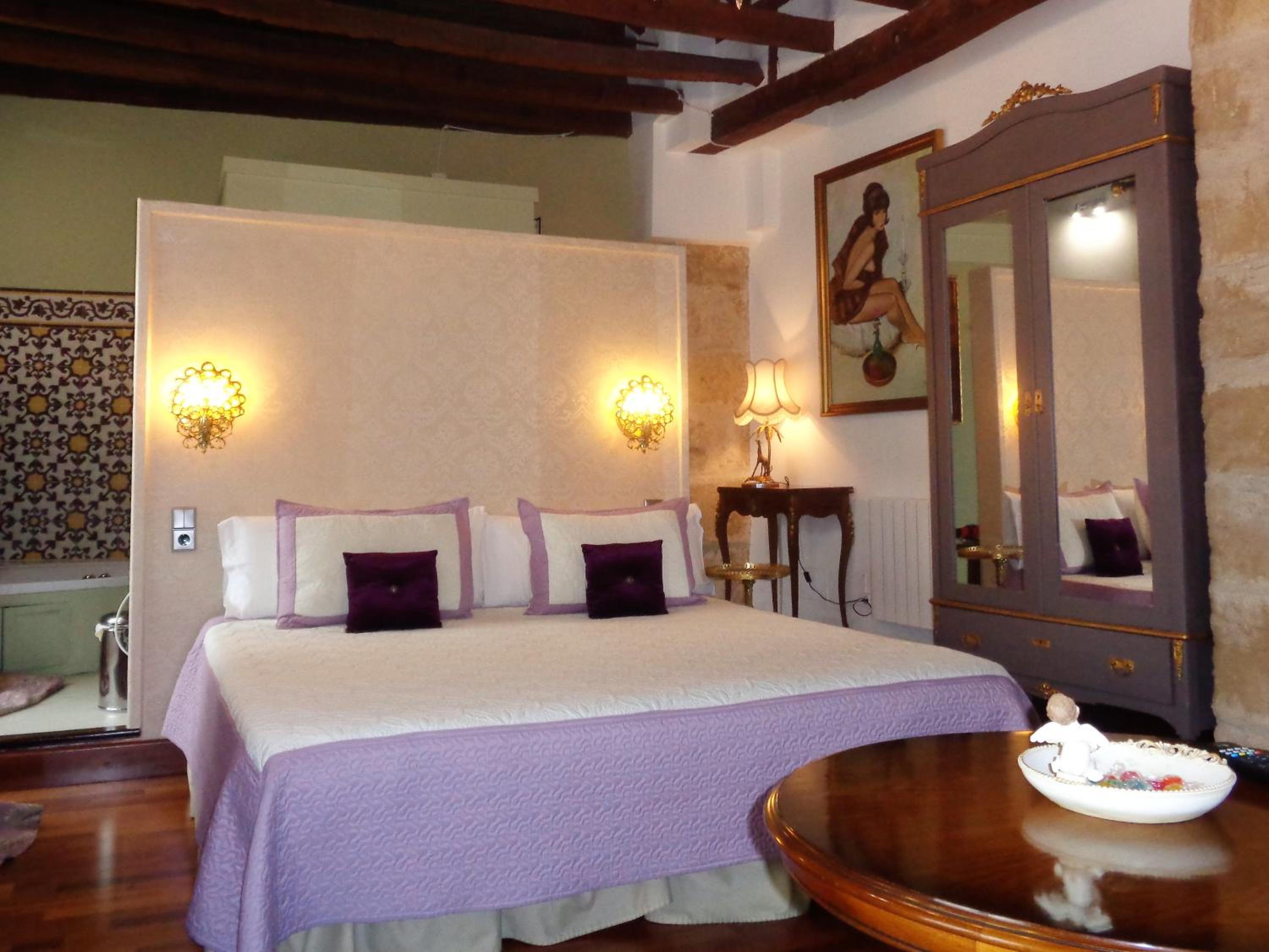 Deluxe Double or Twin Room - Photo 7