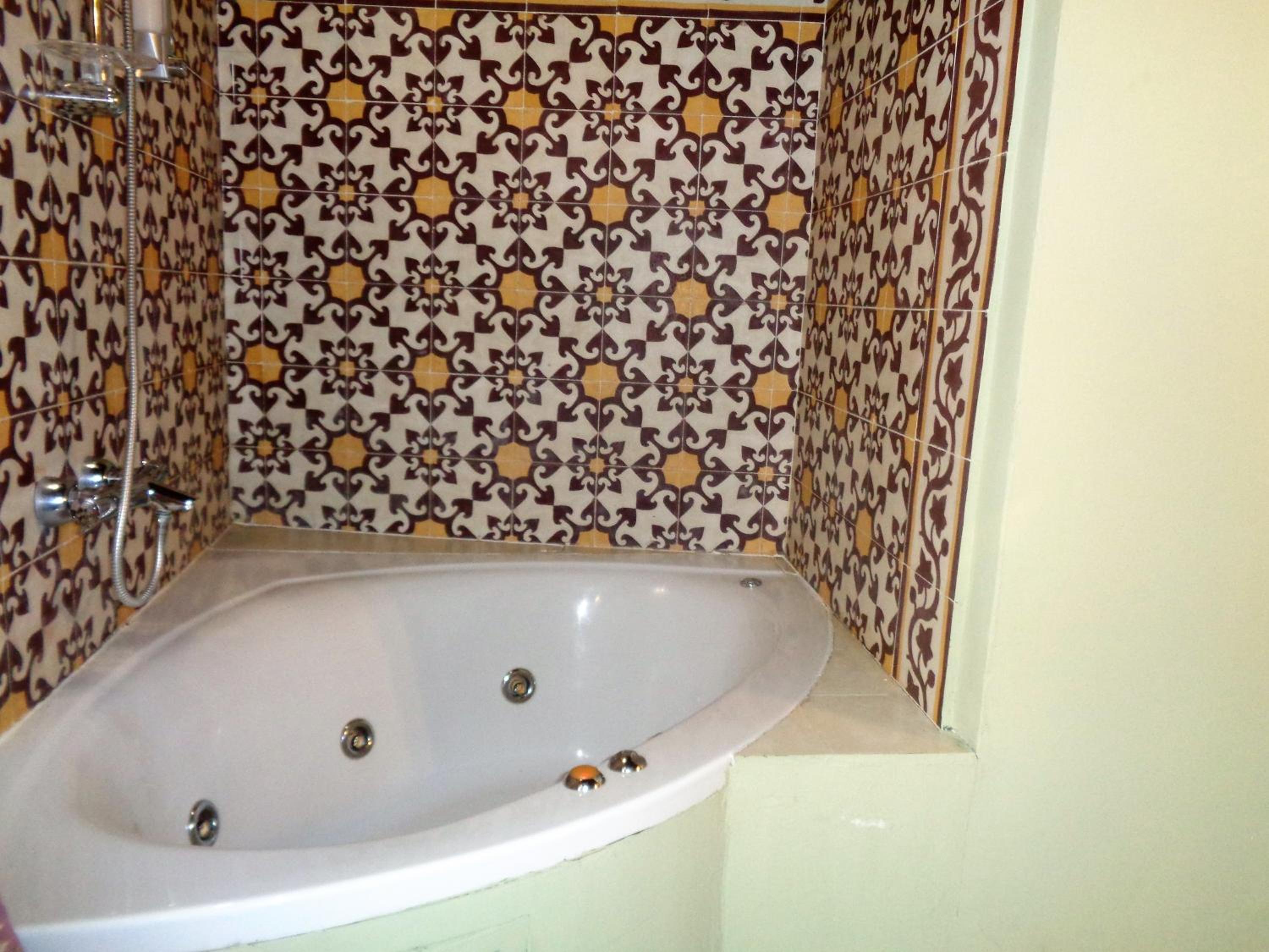 Deluxe Double or Twin Room - Photo 14