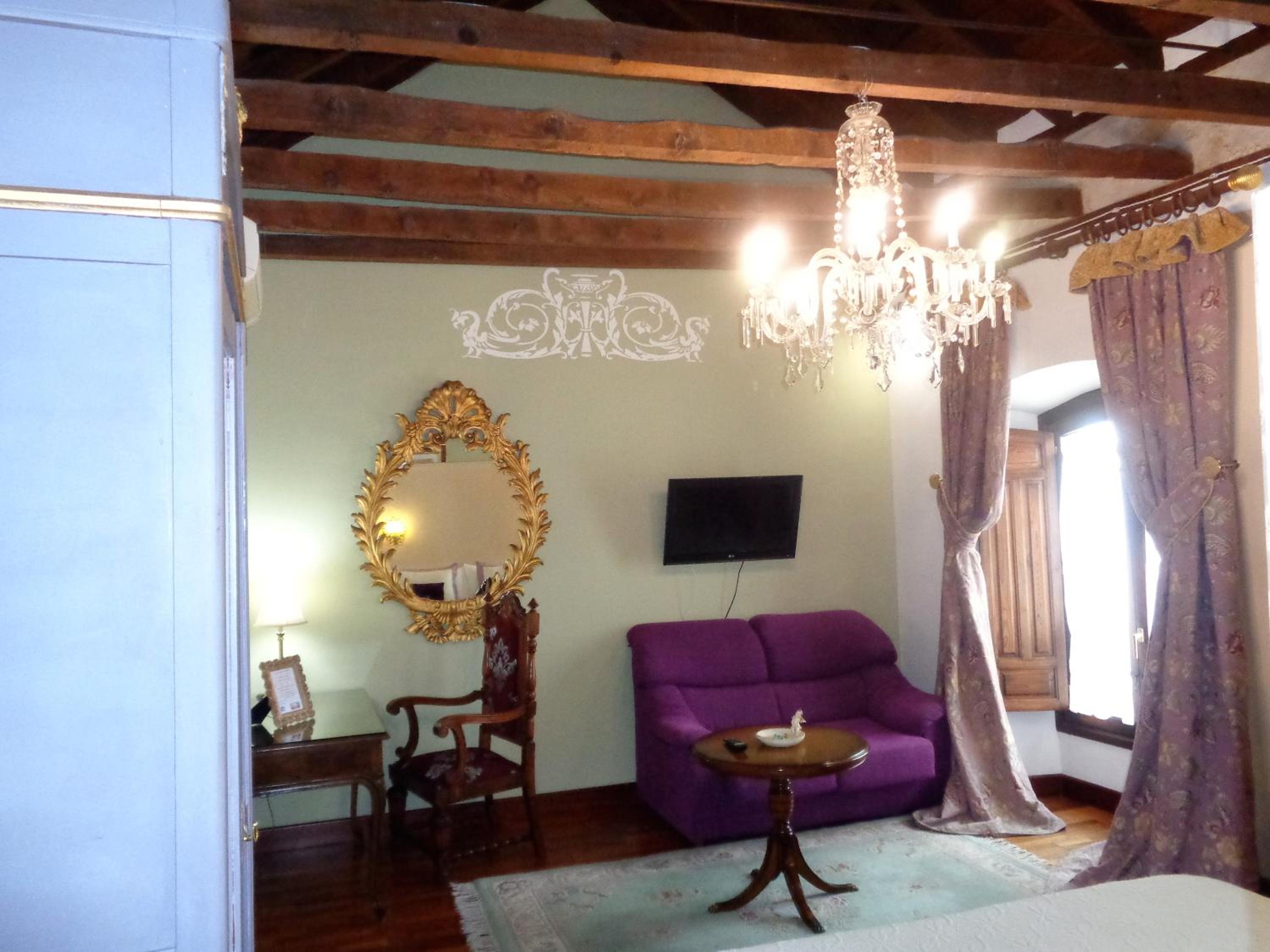Deluxe Double Room - Photo 16