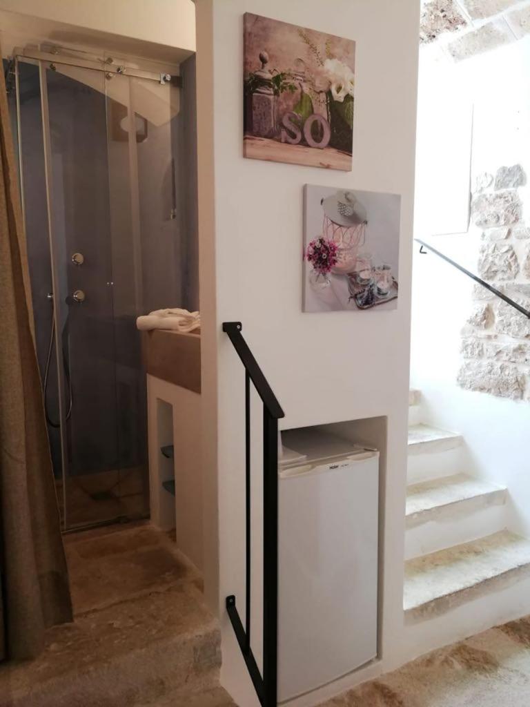 One-Bedroom House - Photo 18
