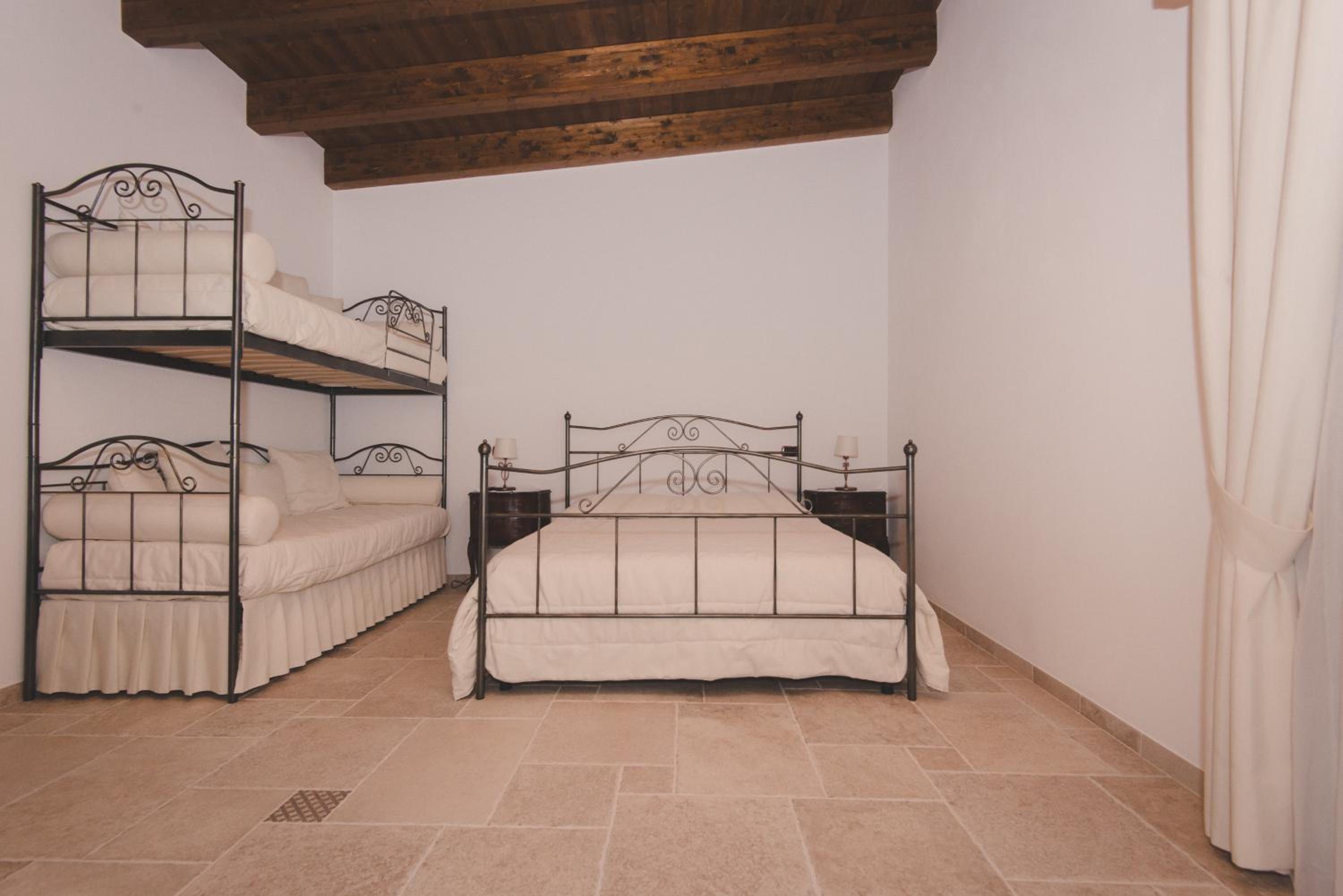 Large Double Or Twin Room photo 3