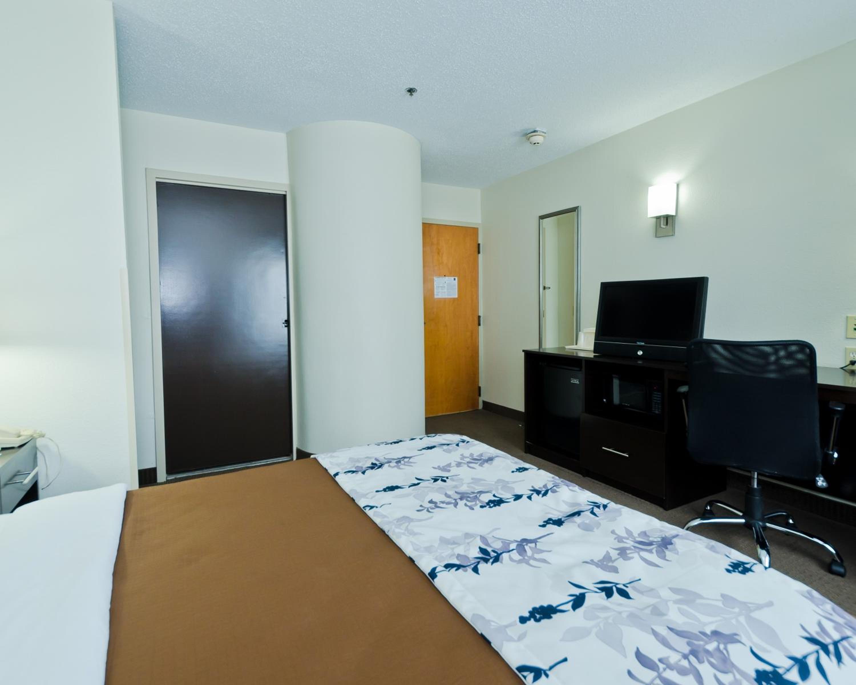 King Room - Non-Smoking - Photo 1