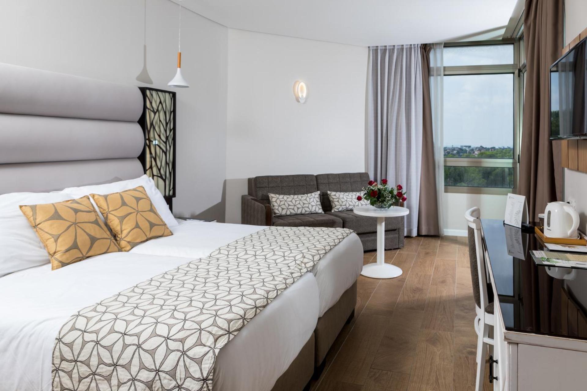 Triple Hod Room with Small Balcony photo 3
