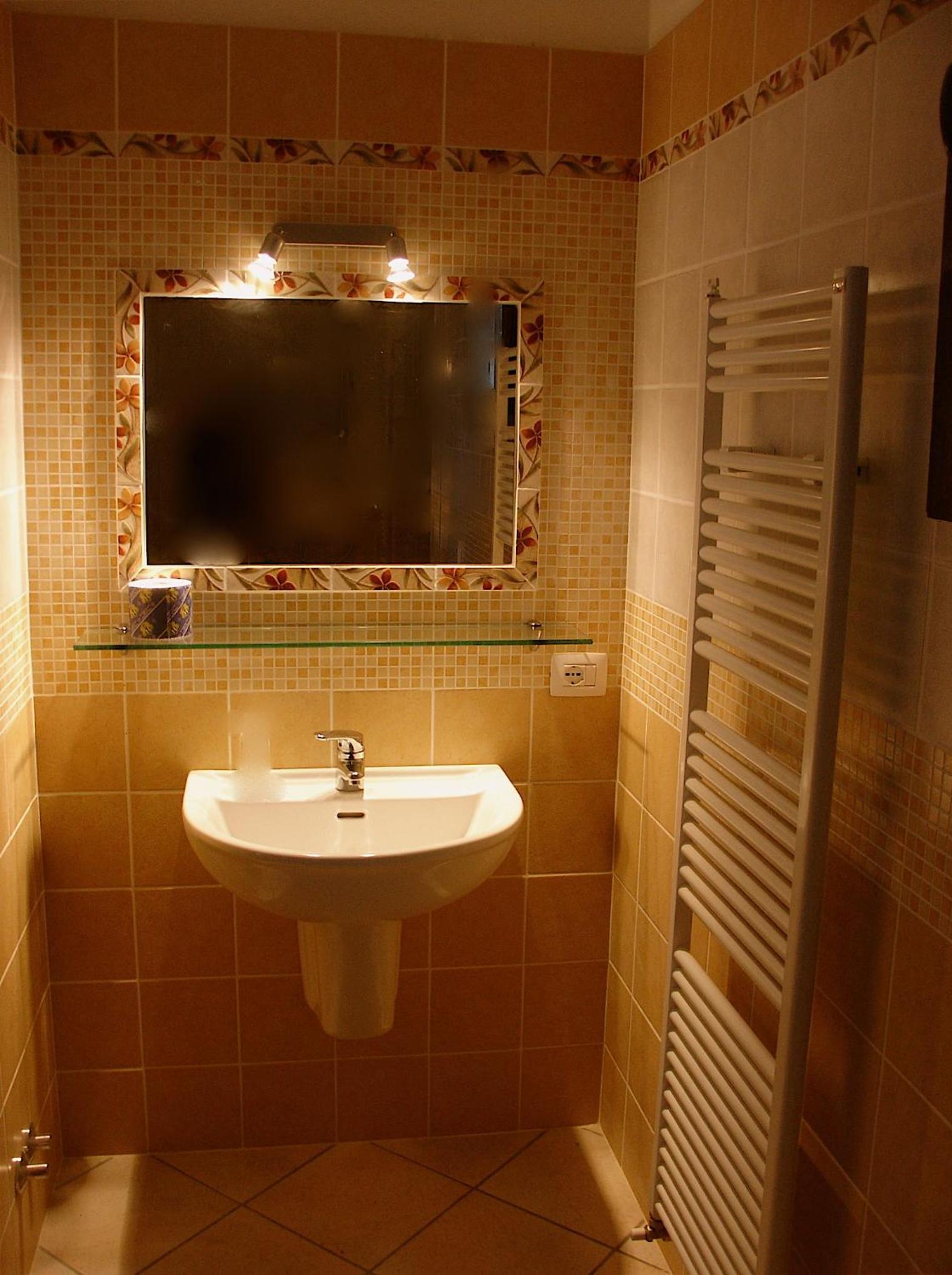 Double Room - Photo 5