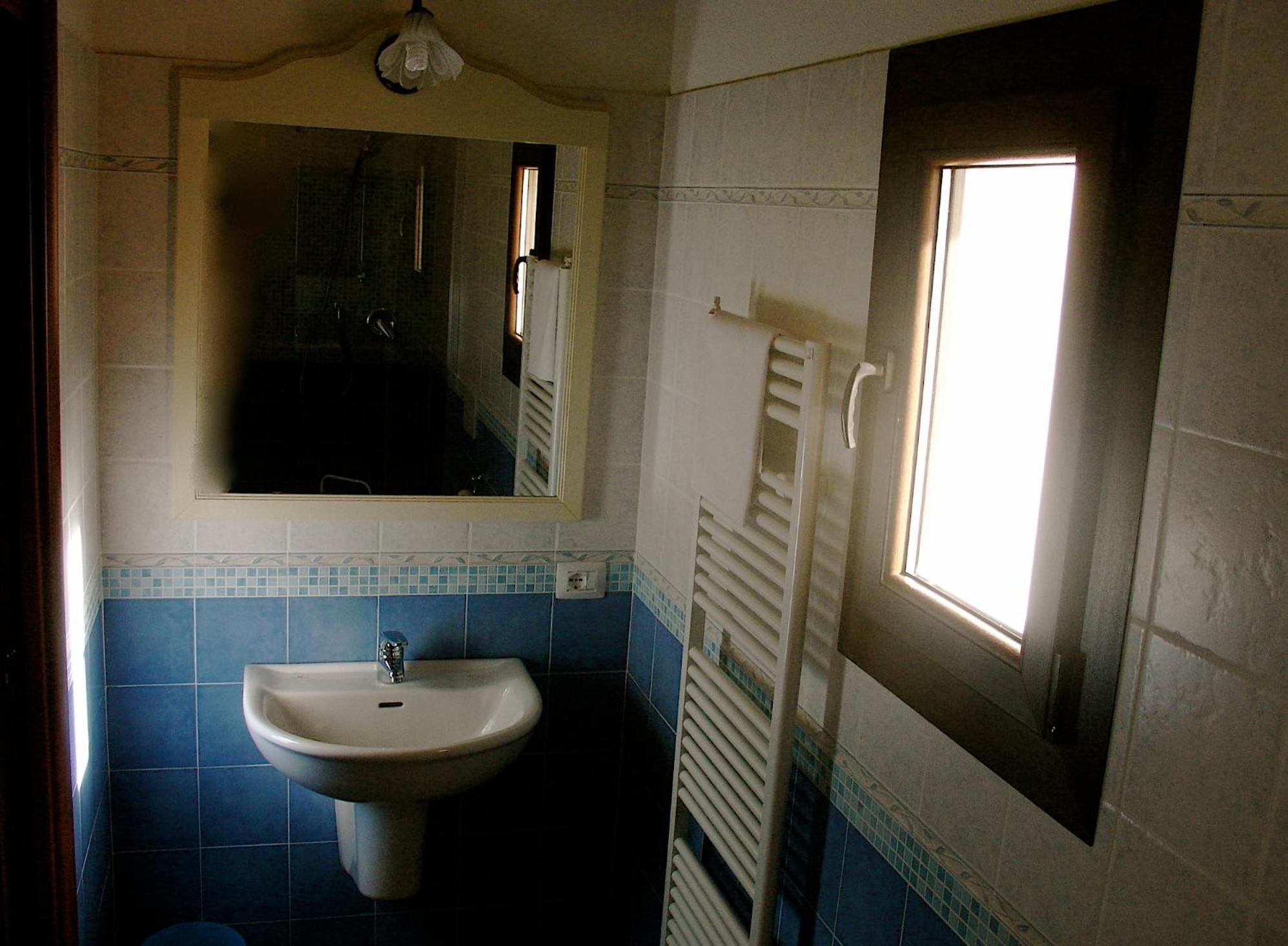 Double Room - Photo 7