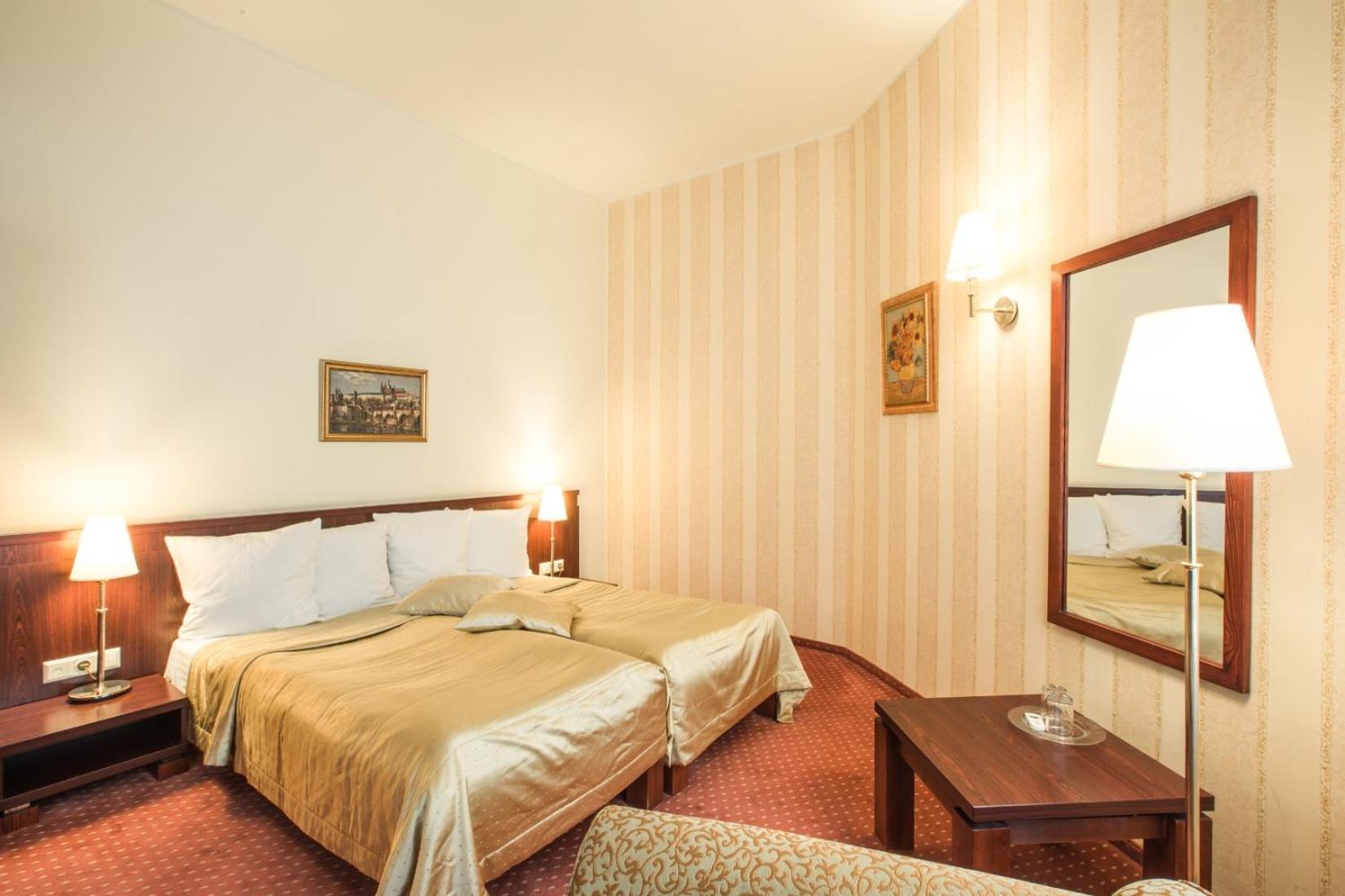 Twin Room - Photo 8