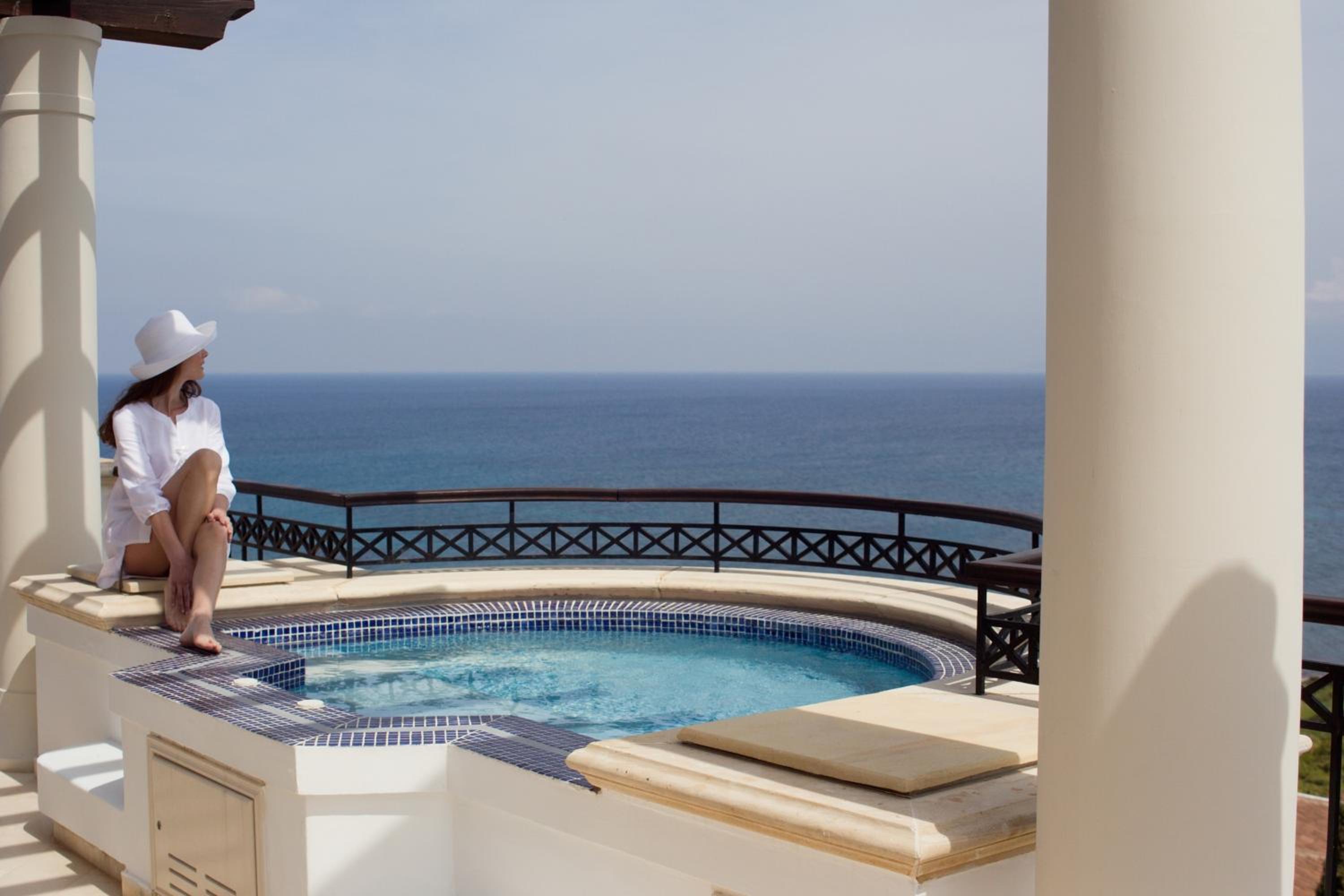 Adonis – Aphrodite Suite with Outdoor Hot Tub photo 3