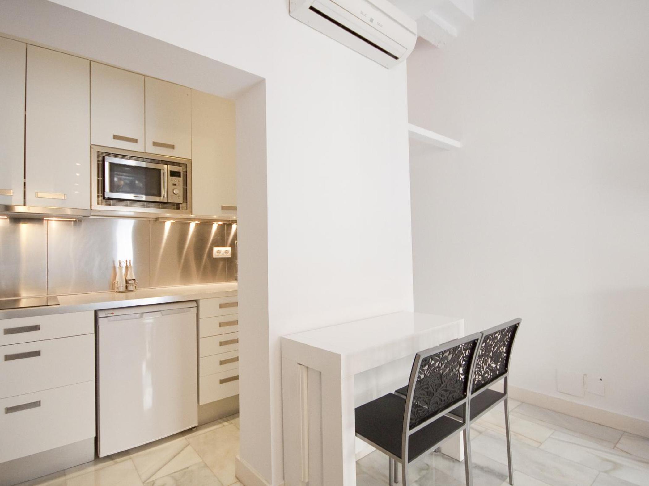 One-Bedroom Apartment - Photo 6