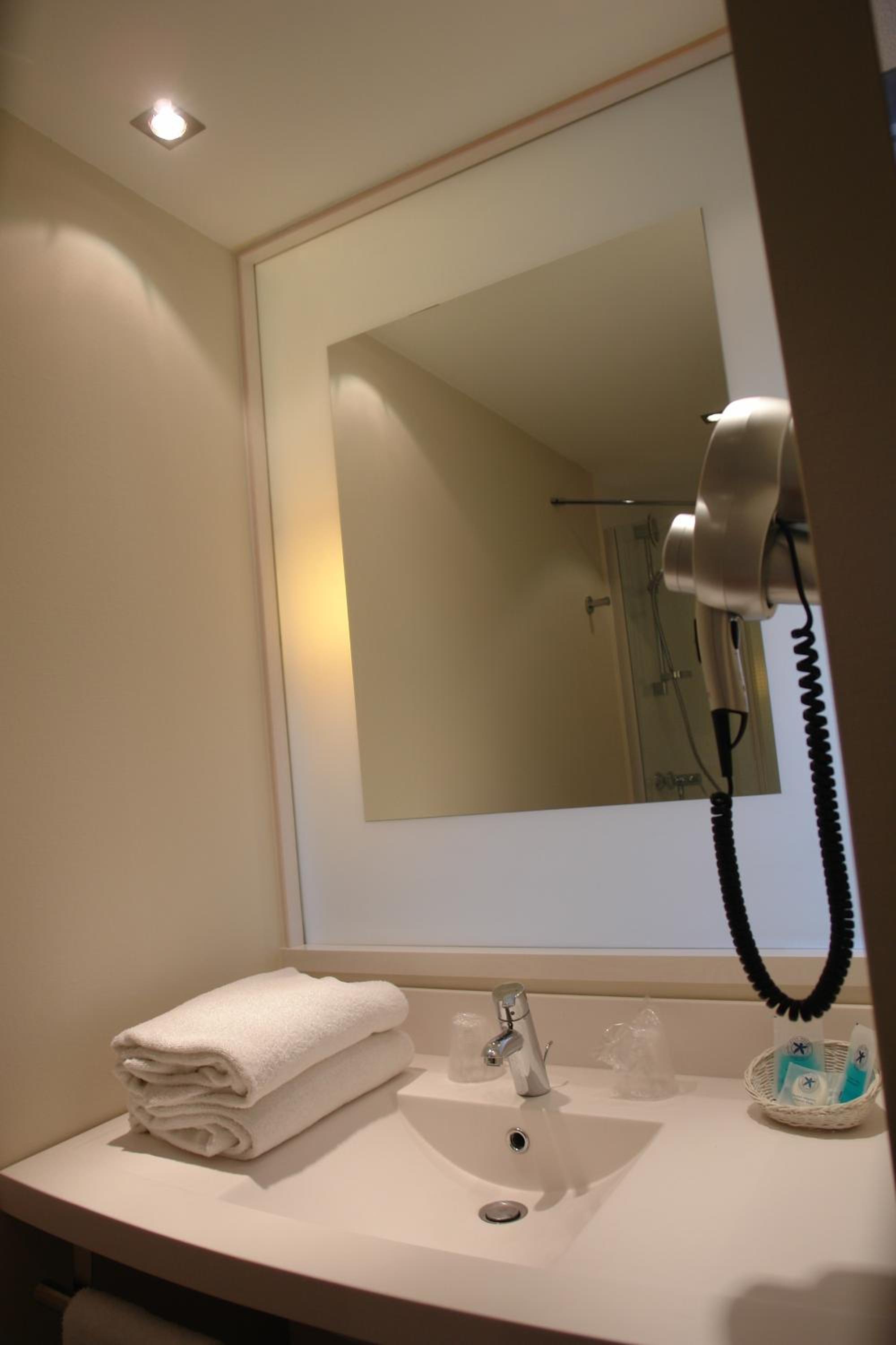 Standard Double Room with Sofa - Photo 4