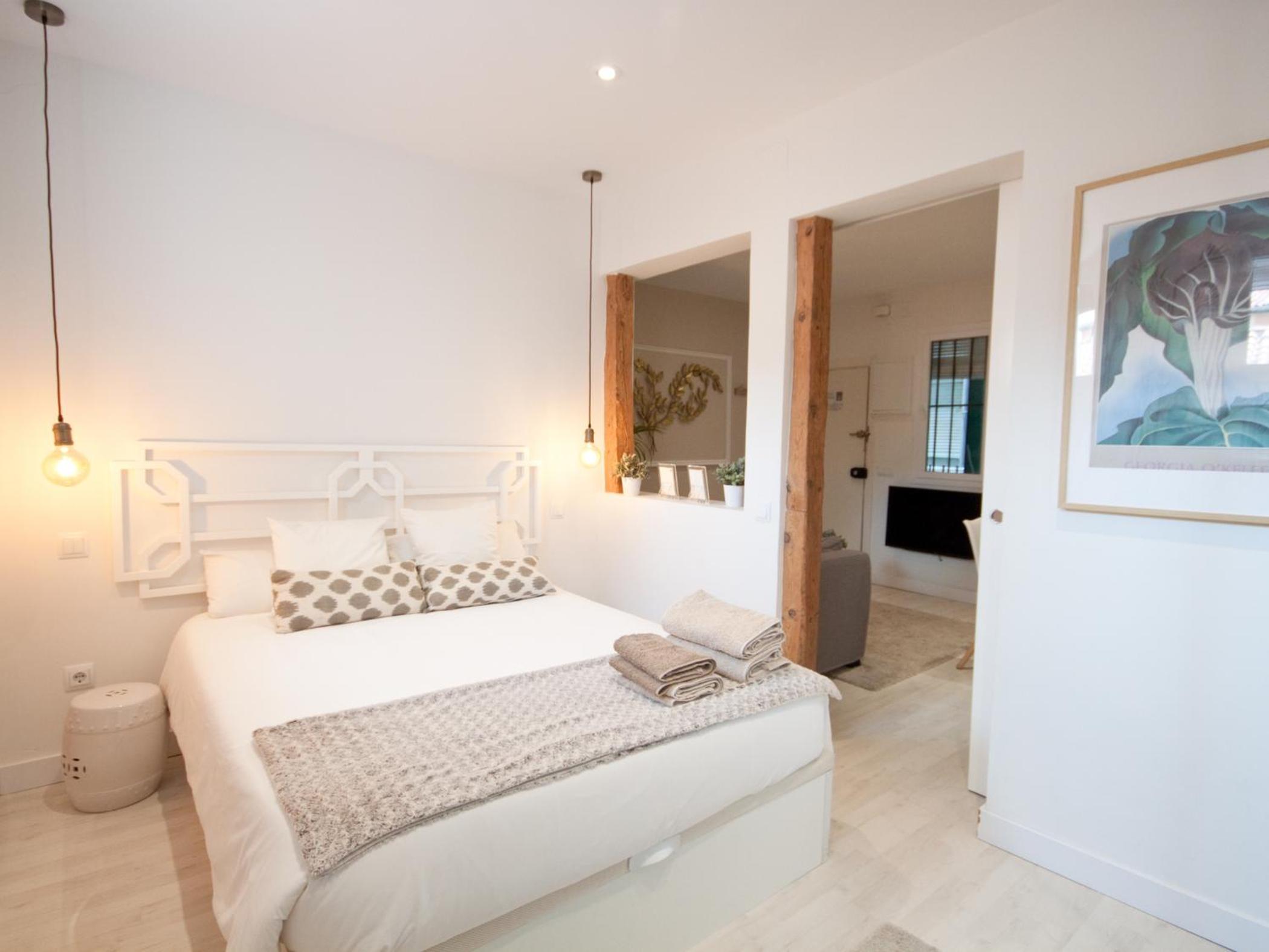 One-Bedroom Apartment - Photo 1