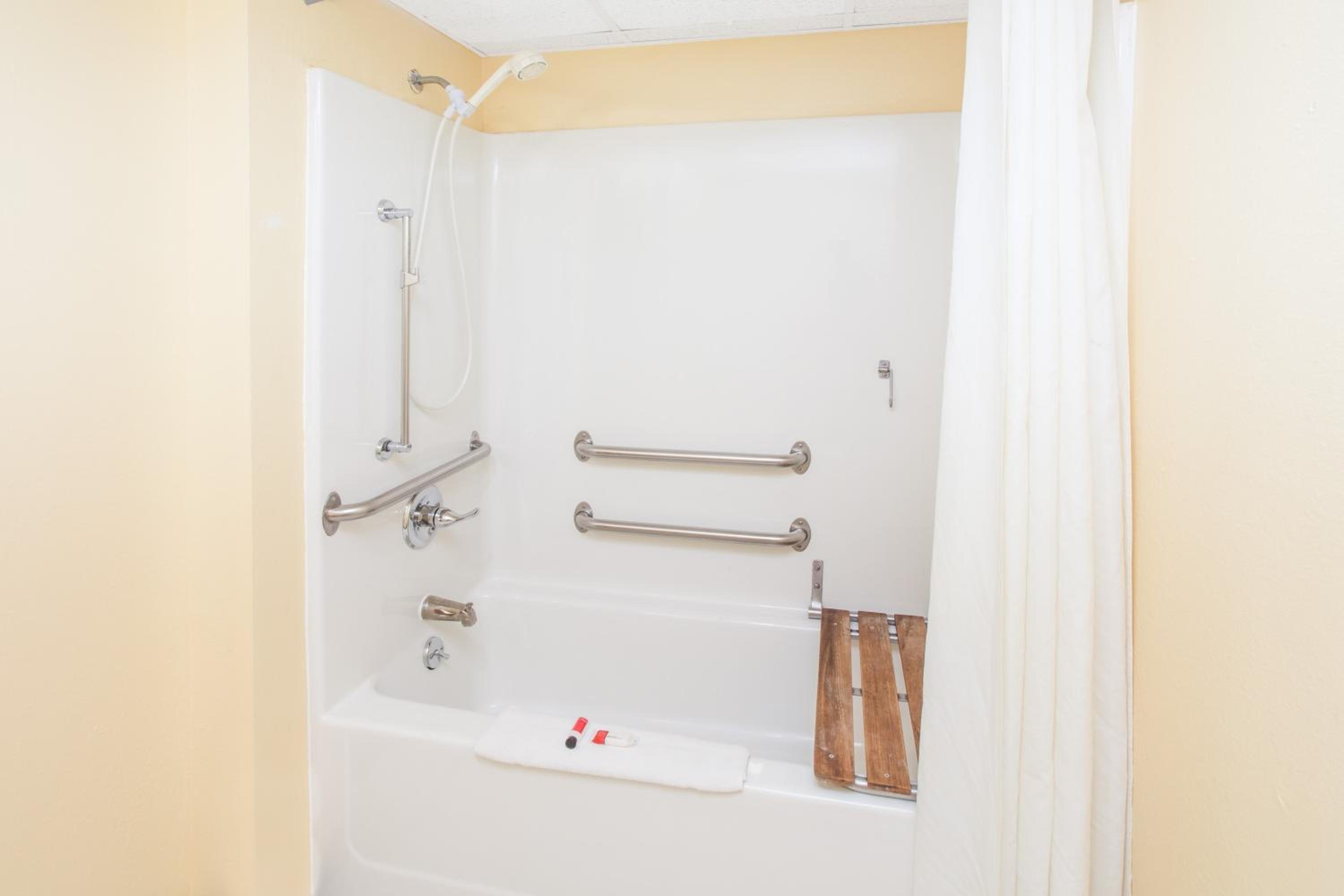 King Room - Mobility Access/Non-Smoking - Photo 5