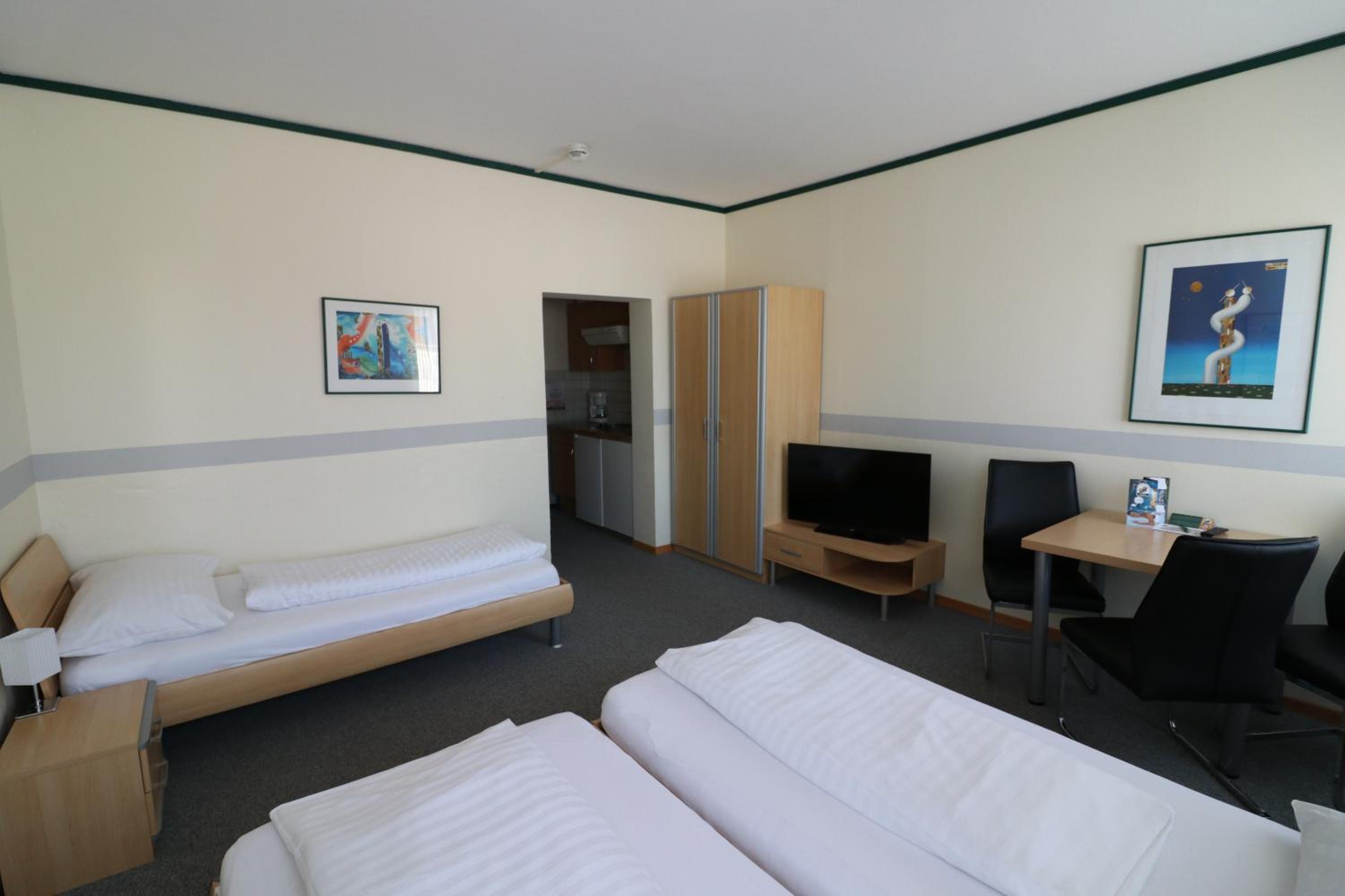 Comfort Triple Room with Shower - Photo 4