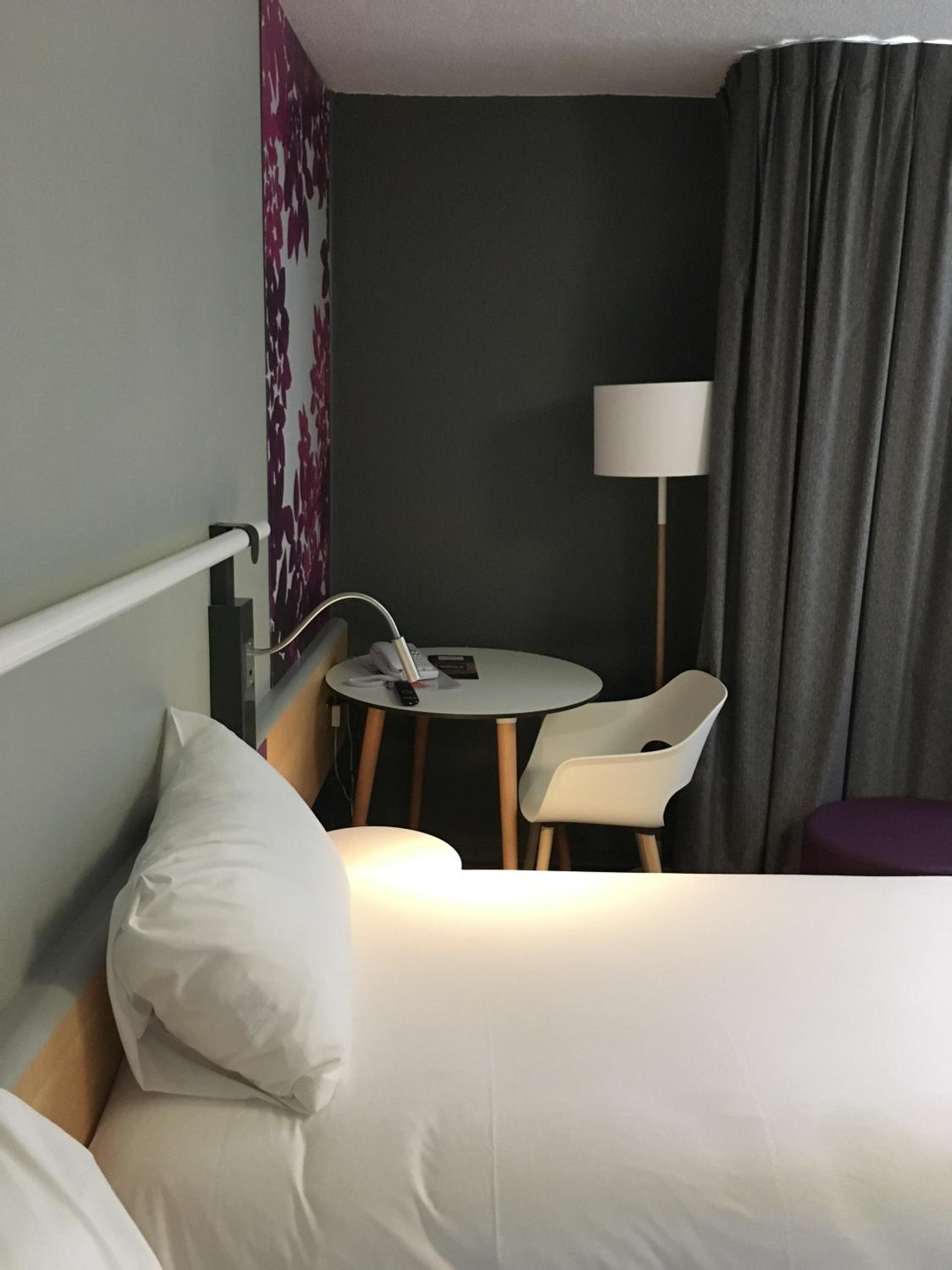 Standard Twin Room - Photo 3