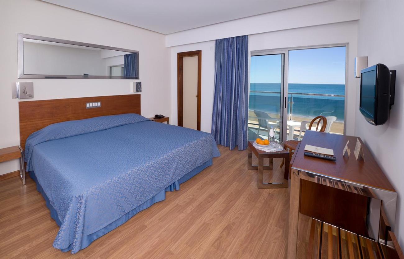 Twin Room with Beach View  - Photo 1