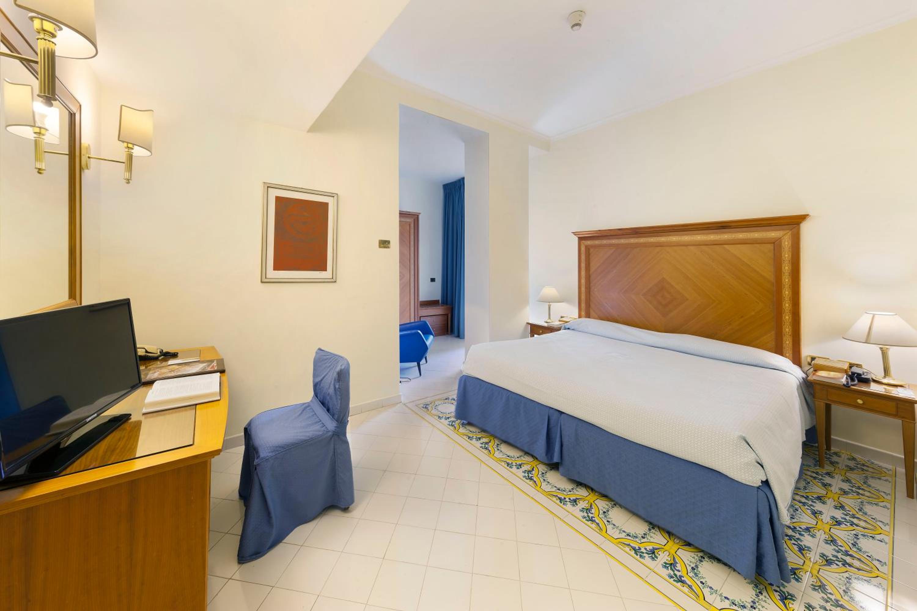 Double Room with Internal View thumbnail 5