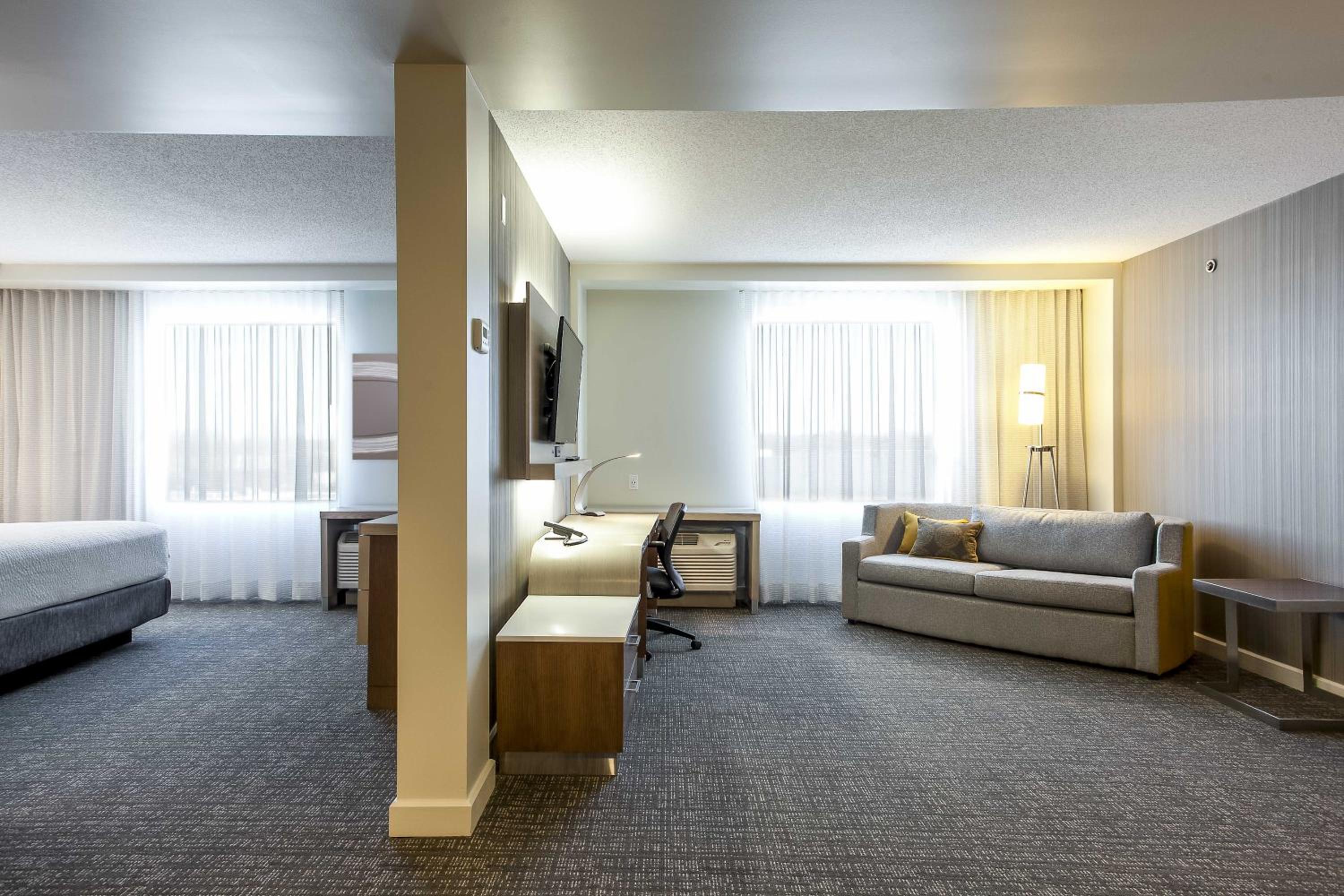 One-Bedroom King Suite with Wet Bar, Sofa Bed and Bathtub - Mobility Access/Hearing Accessible