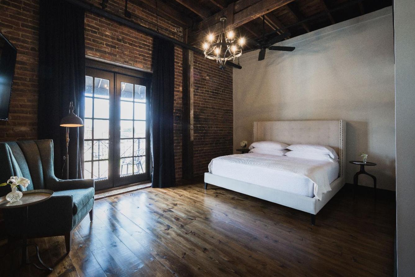 Superior King Suite photo 1