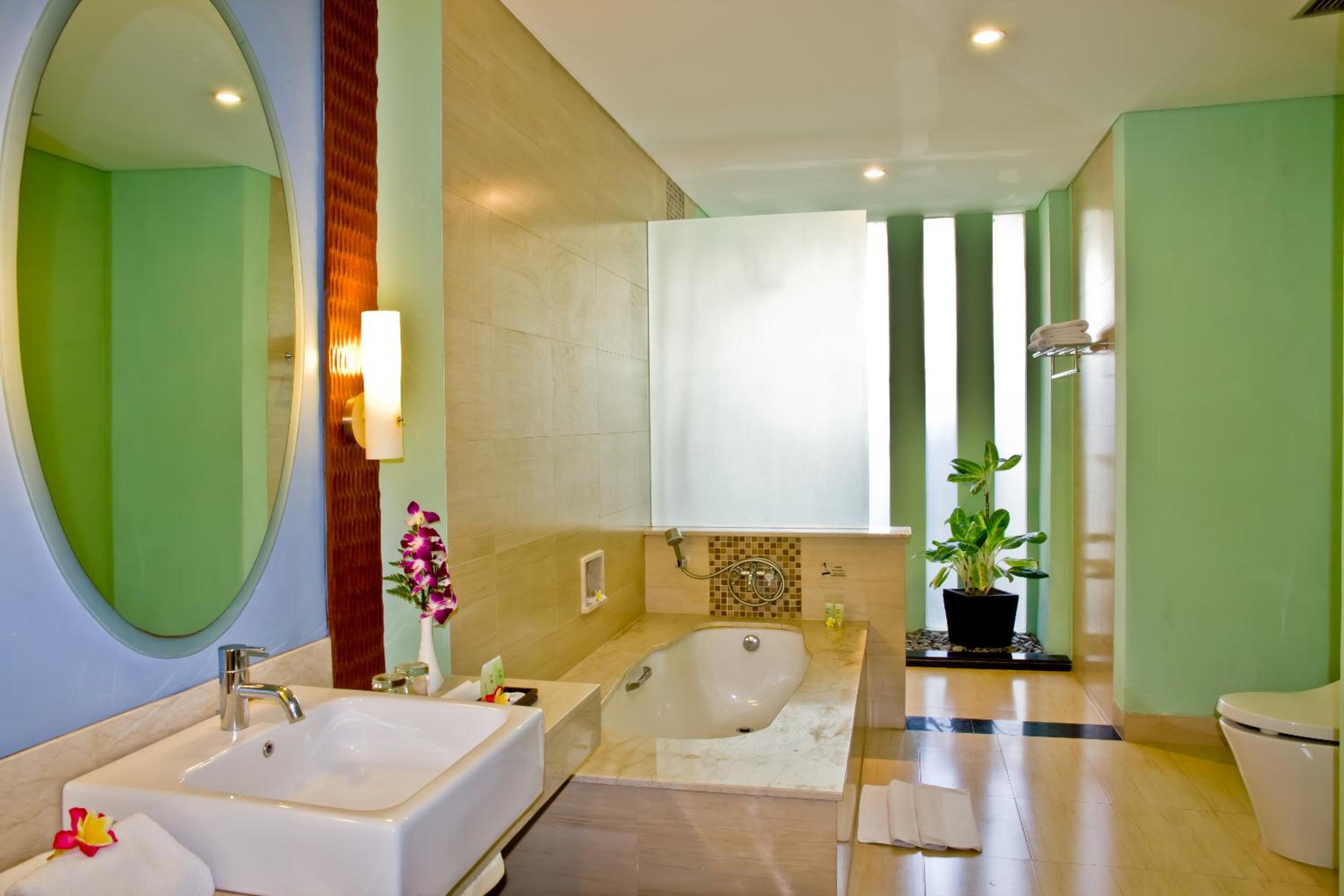 Suite with Pool View - Photo 6