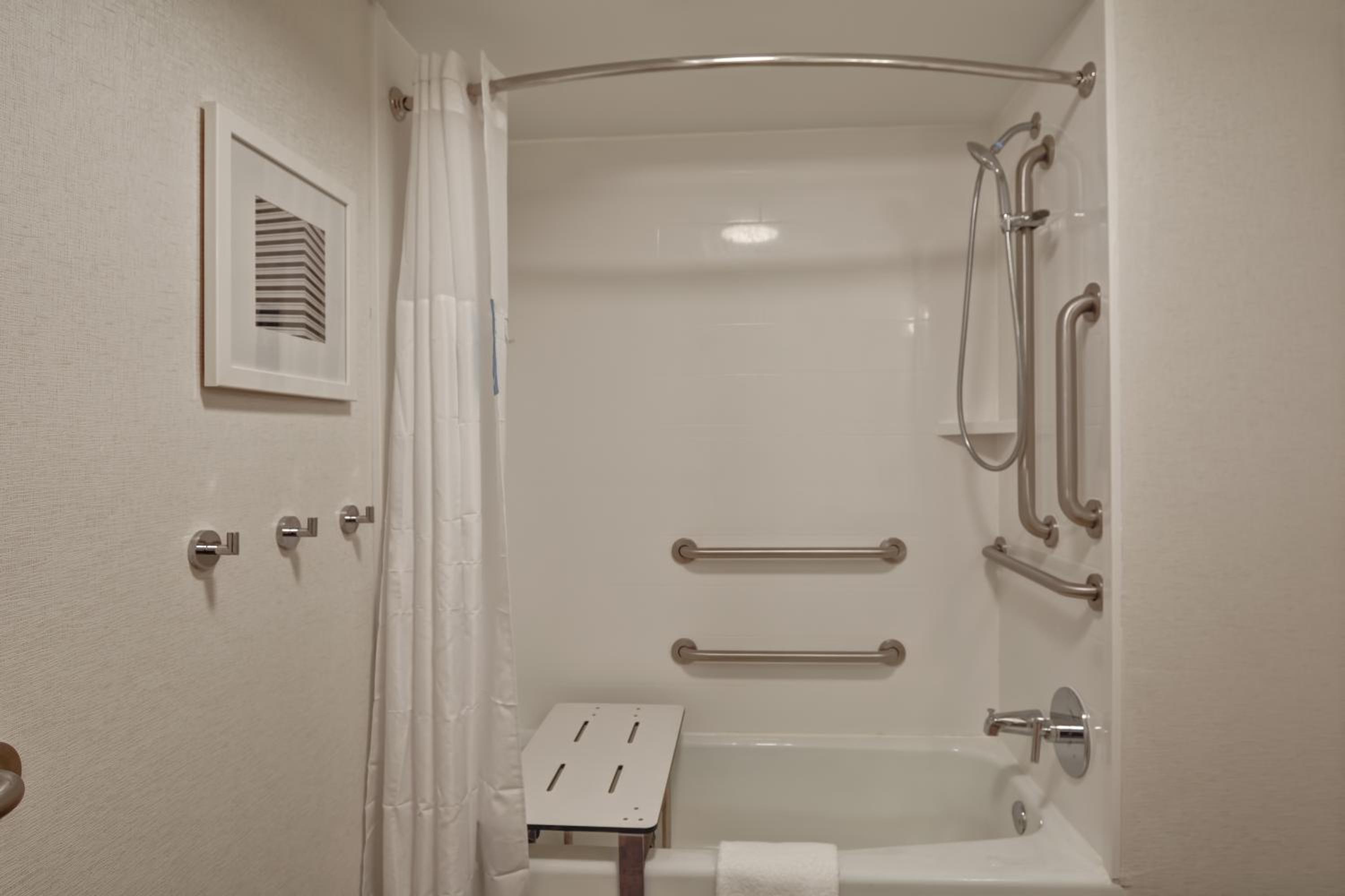Queen Room - Hearing Access Non Smoking - Photo 8